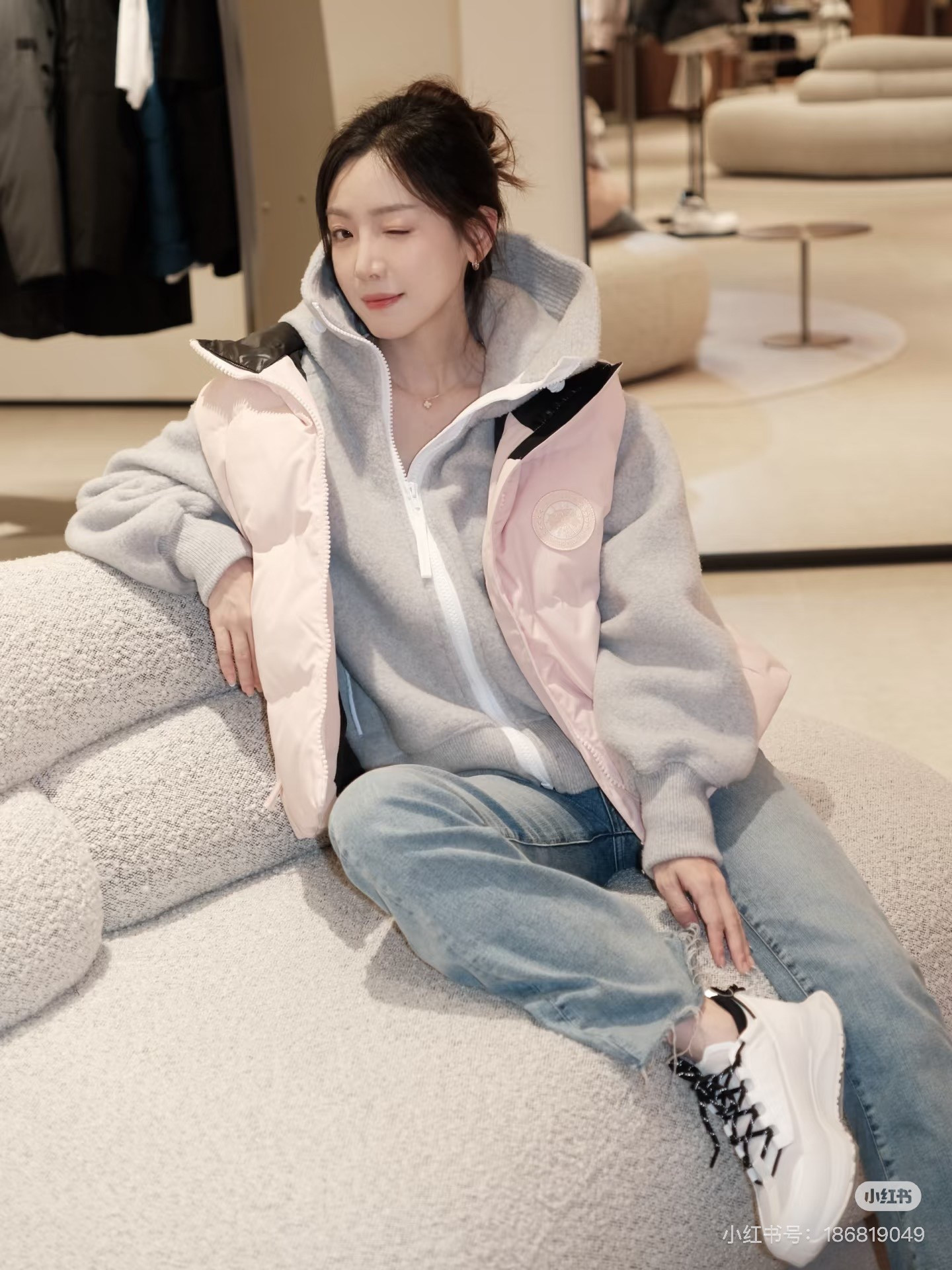 Canada Goose Casual Chic ❄️

Effortless winter layering with a pop of color. This Canada Goose puffer vest in soft blush pink pairs perfectly with a cozy oversized grey hoodie and relaxed denim. Finished with chunky sneakers, it’s the ultimate mix of comfort and street style for cold Canadian days.

Key features:
	•	Lightweight down puffer vest for extra warmth
	•	Relaxed fit hoodie for cozy layering
	•	Casual denim and sneakers for an easy everyday look
	•	Perfect for transitioning from city strolls to weekend getaways

#LTKCanada #LTKWinterStyle #CanadaGoose #LTKgiftguide