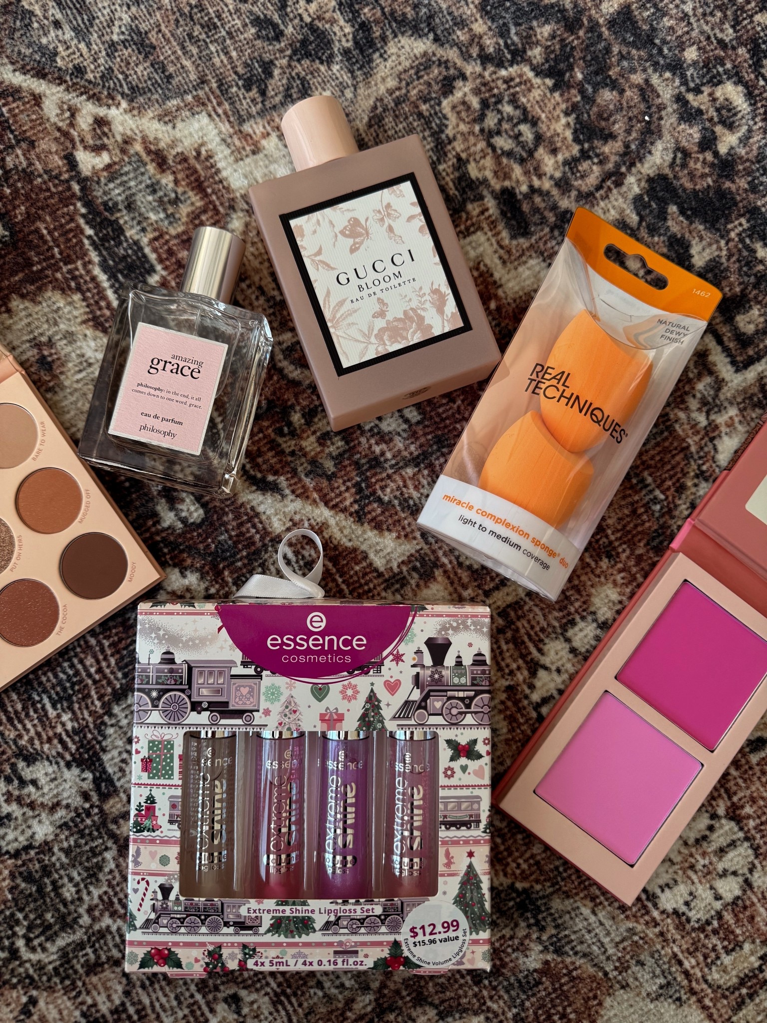 @ultabeauty sale happening now and there are gifts for anyone on your list! linking my favorites here 🎁 #ulta #ultabeauty #ad

#LTKBeauty #LTKHoliday #LTKgrwm