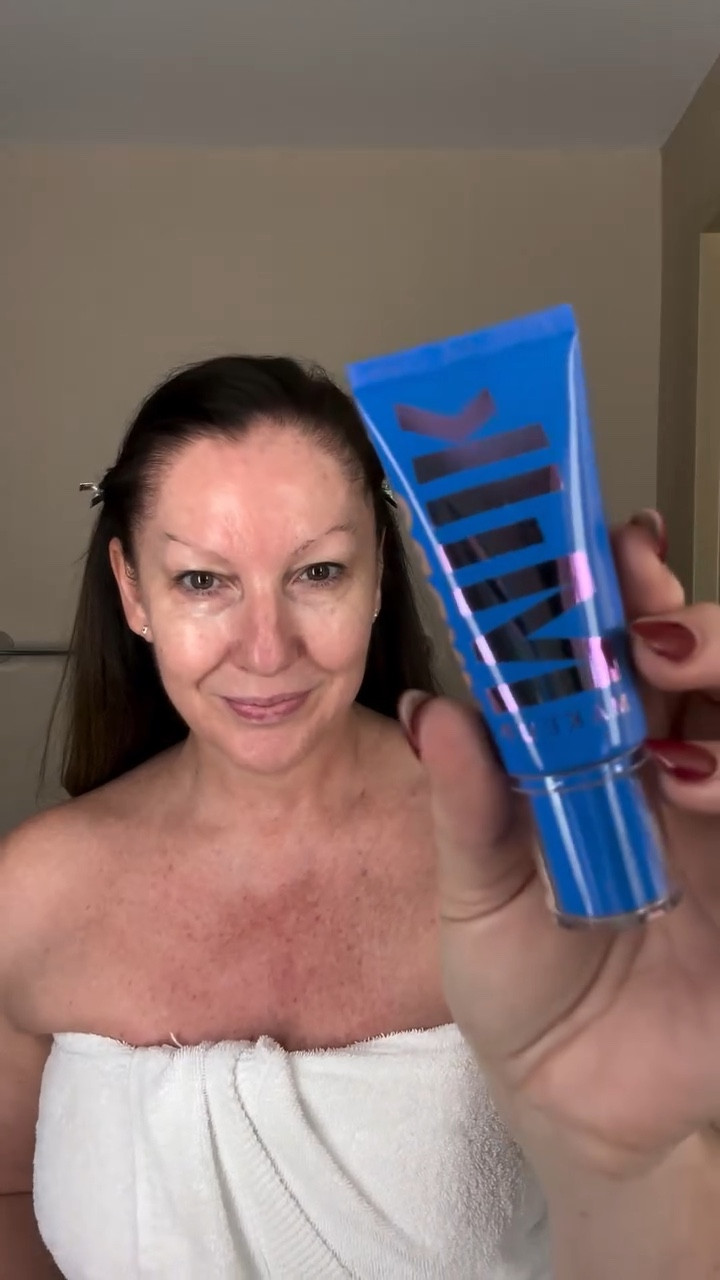 Make up GRWM. 

A little updated daily make up look as I get ready for work. 

Products used 
@merit glow serum 
@caudalie resveratrol lift firming eye gel 
@larocheposayusa double repair face moisturizer 
@milk hydro grip skin tint - shade 6
@jonesroadbeauty neutralizer stick and face stick (concealer) shade 5
@chanel.beauty bronzer 
@charlottetilbury eye shadow cream in walk of no shame 
@charlottetilbury Exagger eyes volume mascara in black 
@charlottetilbury lip cheat in pillow talk 
@charlottetilbury lipstick in Sexy Siena 
@charlottetilbury brow cheat eyebrow pencil in medium brown
@anastasiabeverlyhills brow wiz precision eyebrow pencil in chocolate 
@charlottetilbury airbrush flawless setting spray 

#everydaymakeuproutine #makeuproutines #easymakeup #makeupover40 #naturalmakeuplooks