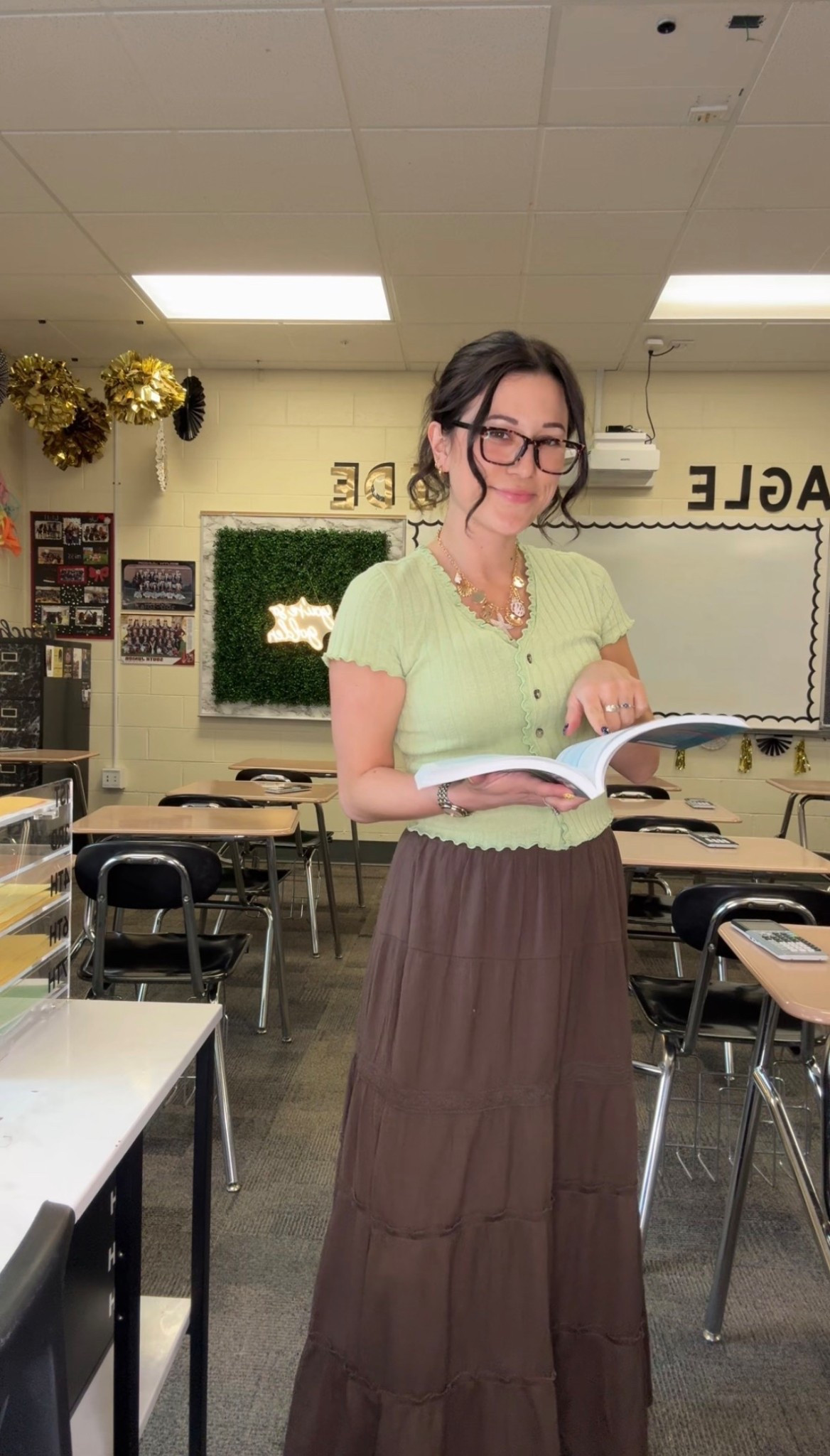 Spring in the classroom but make it cute 🌸✏️ this skirt from Walmart is giving comfy, twirl-worthy, and still totally classroom-appropriate 💐 easy to style and perfect for long teaching days

#TeacherOOTD #TeacherStyle #ClassroomChic #WalmartFashion #LTKStyle #LTKFinds #SpringStyle #AffordableFashion #TeacherLife #OutfitInspo

#LTKSeasonal #LTKWorkwear #LTKPetite