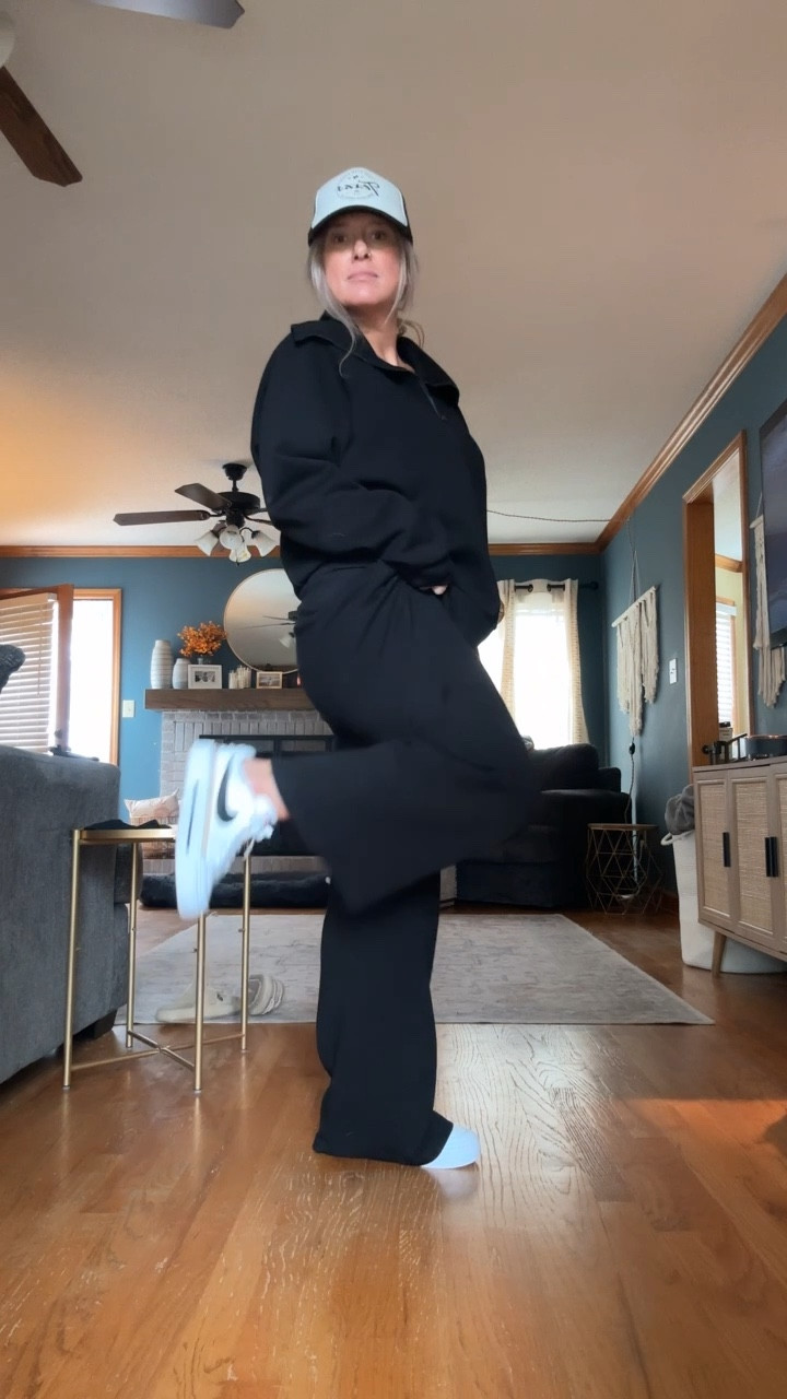 This is comfy, lightweight and the fabric is so soft. Perfect for Fall.
Size: largee

#LTKMidsize #LTKFindsUnder100 #LTKFallSale