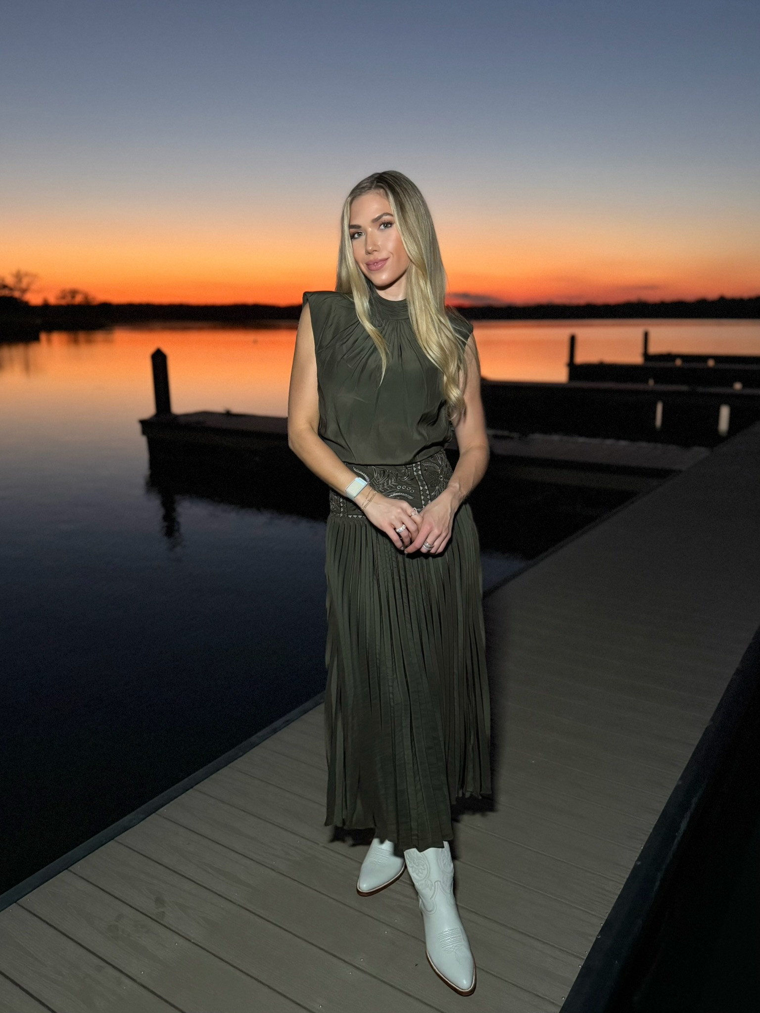 There’s beauty in the in-between — in sunsets, in stillness, and in the spaces where we finally catch our breath. ✨

Comment SUNSET below to receive a DM with the link to this post on my LTK ⬇ https://liketk.it/5uVEb #ltkseasonal #ltkholiday #ltkbeauty 

 