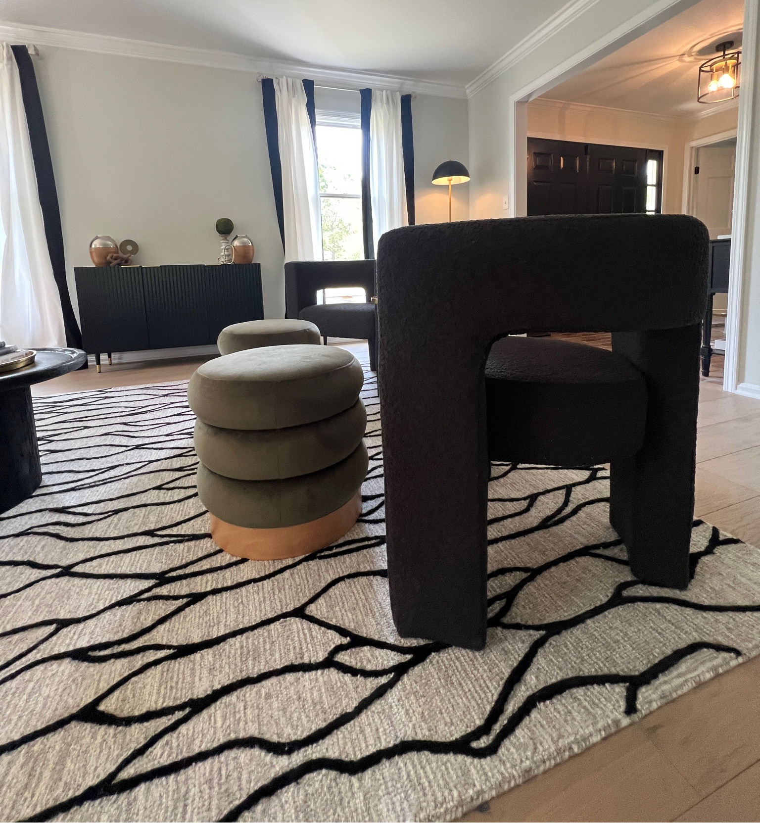 Contemporary/Modern living room
#home #interiordesign #staged #styled #livingroom #moderndesign

#LTKhome