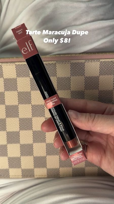 Testing out the new @elfcosmetics Lip Clout Plumping pen 💦👄 It’s so hydrating and a fraction of the Tarte maracuja lippies ! 

#elfcosmetics #beautyhacks #beautydupe #beautyfinds #lipclout