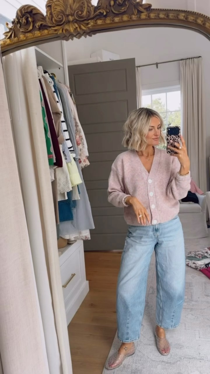 This cardigan is almost sold out, so I linked a couple similar options! My outfit for traveling to Atlanta today for work! Just a comfortable but still cute look! Wearing XS/4!

Loverly Grey, cardigan, spring outfit, barrel jeans, transitional outfit, jelly flats

#LTKSeasonal