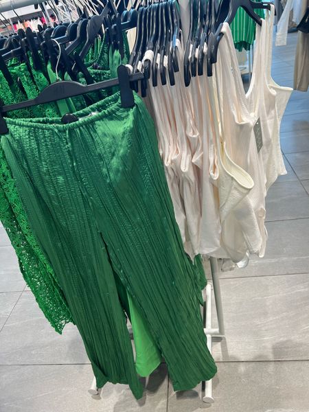 H&M finds 
Vacation outfit 
Swim 
Summer beach bag 
Summer hat 
Wide leg pants 
Vacation pants 



#LTKFind #LTKswim #LTKtravel