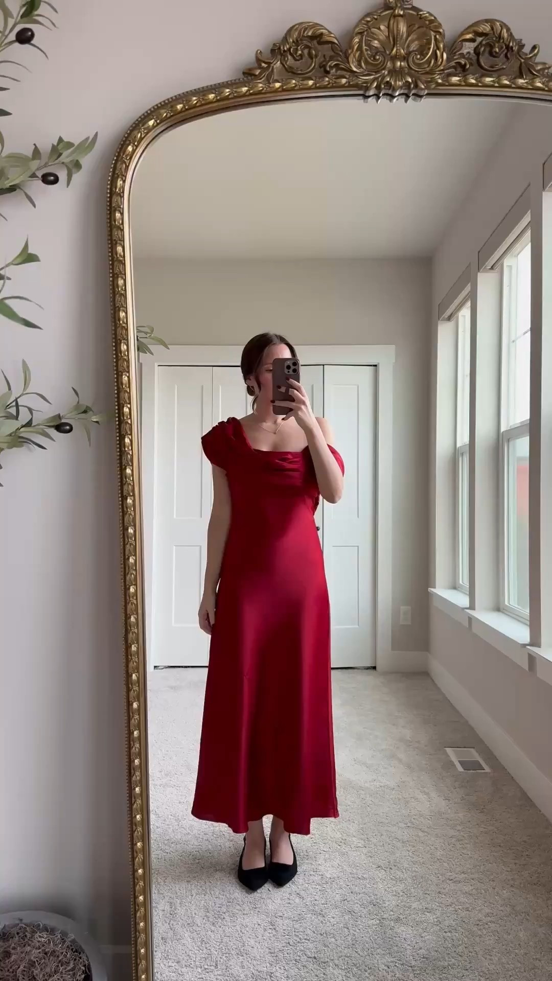 The prettiest red dress for a holiday party or winter wedding! 

Holiday style | red dress | dressed up | winter wedding 

#LTKHoliday

#LTKHoliday #LTKWedding #LTKootd