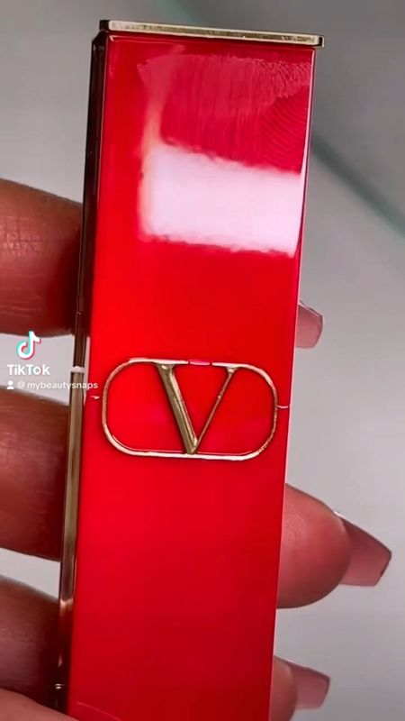 Calling all lipstick lovers! 💄💋Let's celebrate National Lipstick Day by indulging in the luxurious world of Rosso Valentino Refillable Lipstick by  @valentino.beauty💄✨


#giftedbyValentino #valentinobeauty #NationalLipstickDay #RossoValentino #LipstickLove #RefillableLipstick #LipstickObsession #LuxuryCosmetics #LipstickAddict #BeautyEssentials

#LTKFind #LTKunder50 #LTKbeauty