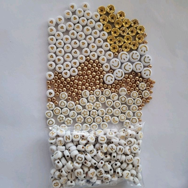 Promoção Kit Miçangas Douradas 480 Peças Contras Letras Para Fazer Pulseiras | Shopee (BR)