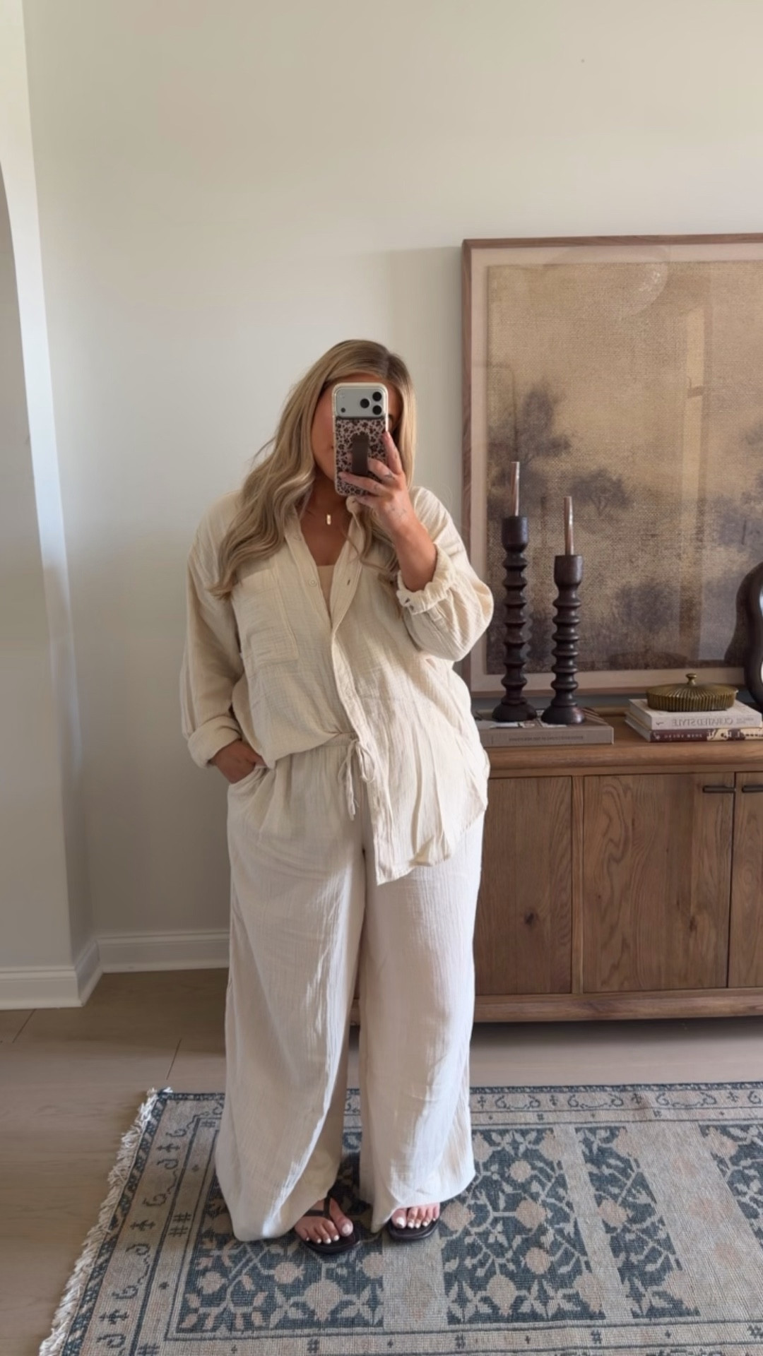 Today’s breastfeeding/pumping friendly fit 🤍 
Top — large 
Pants — XL 
Bra — XL