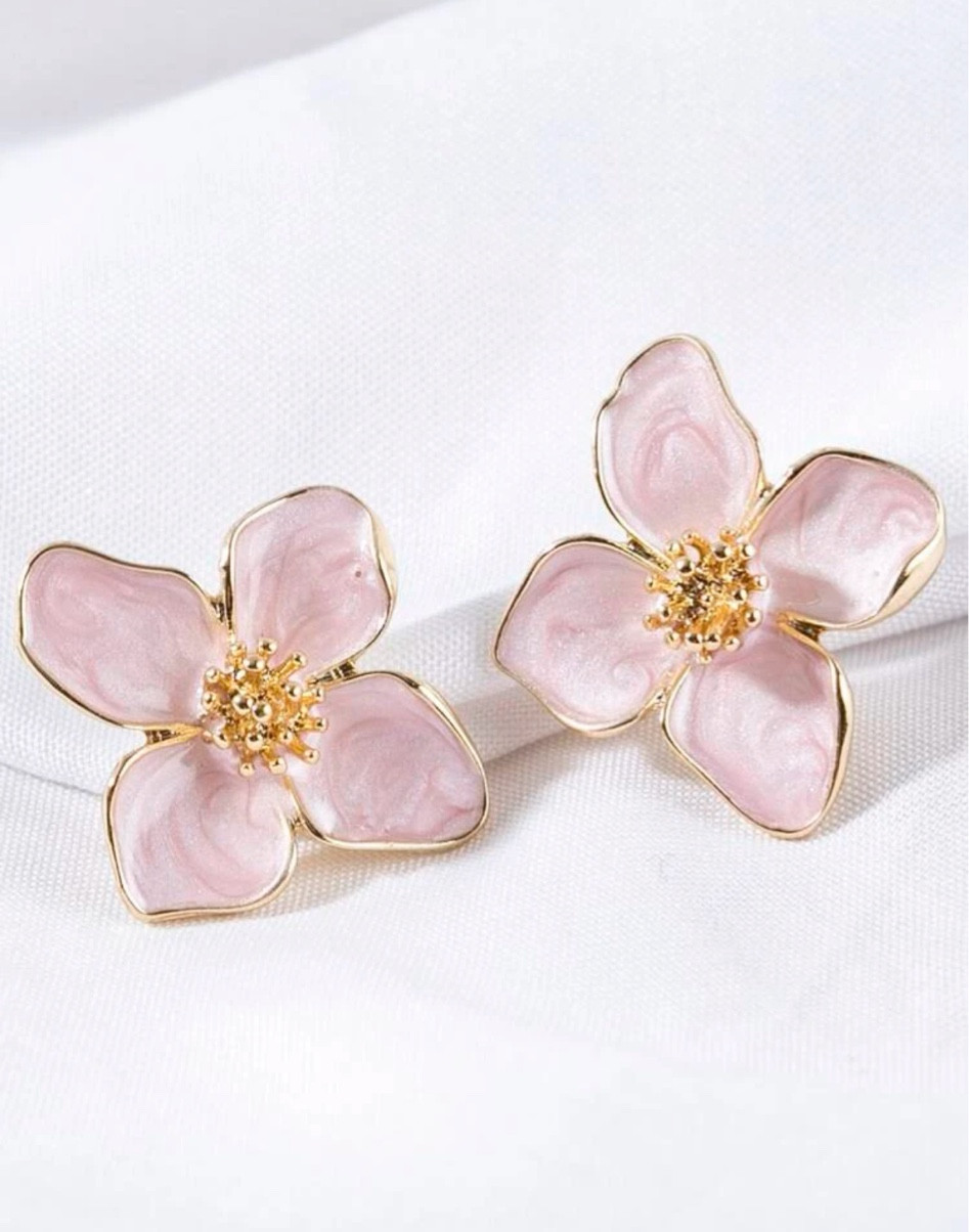 Blush floral earrings 

#LTKstyletip #LTKfindsunder50 #LTKSeasonal