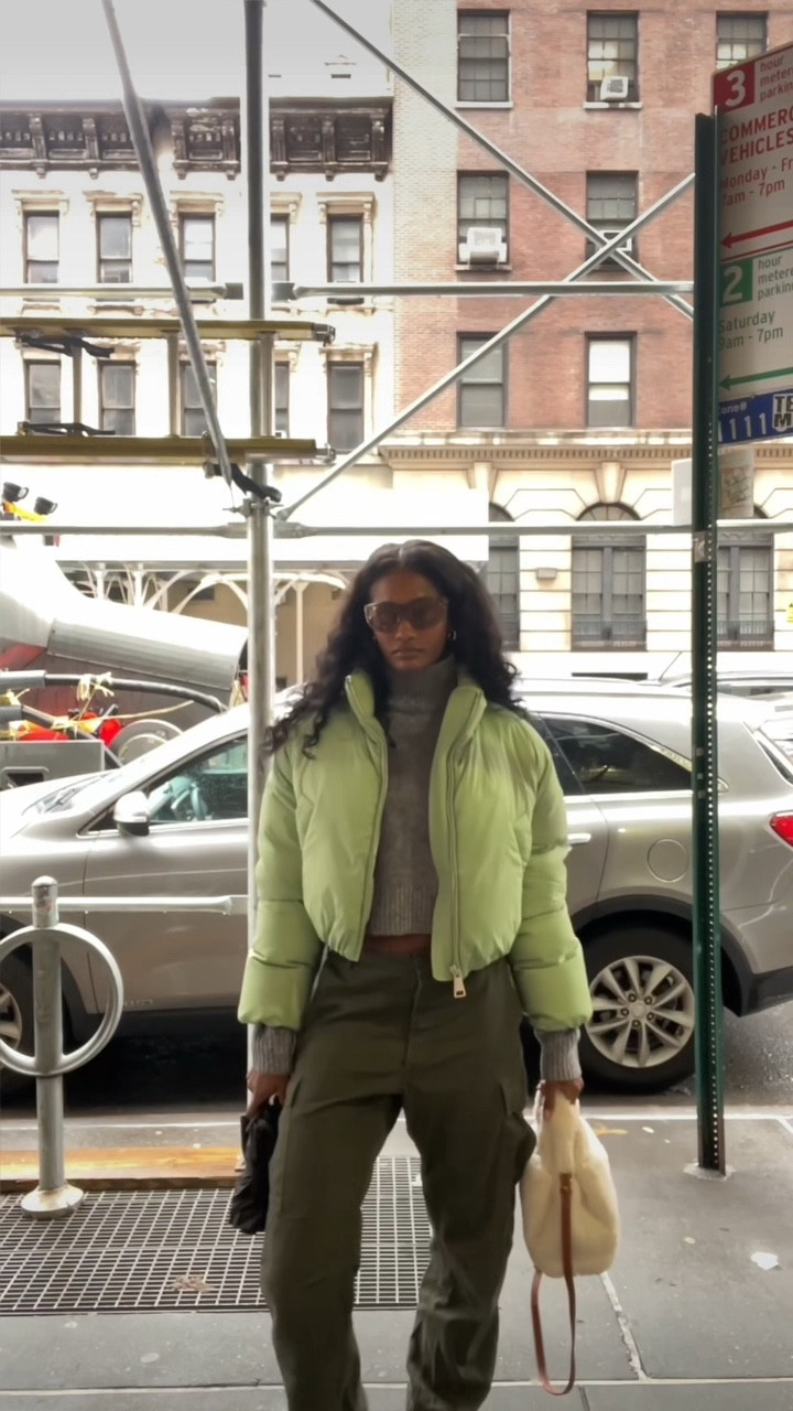Winter Money green #winterfit #green #cargo #puffer #nyc

#LTKSeasonal