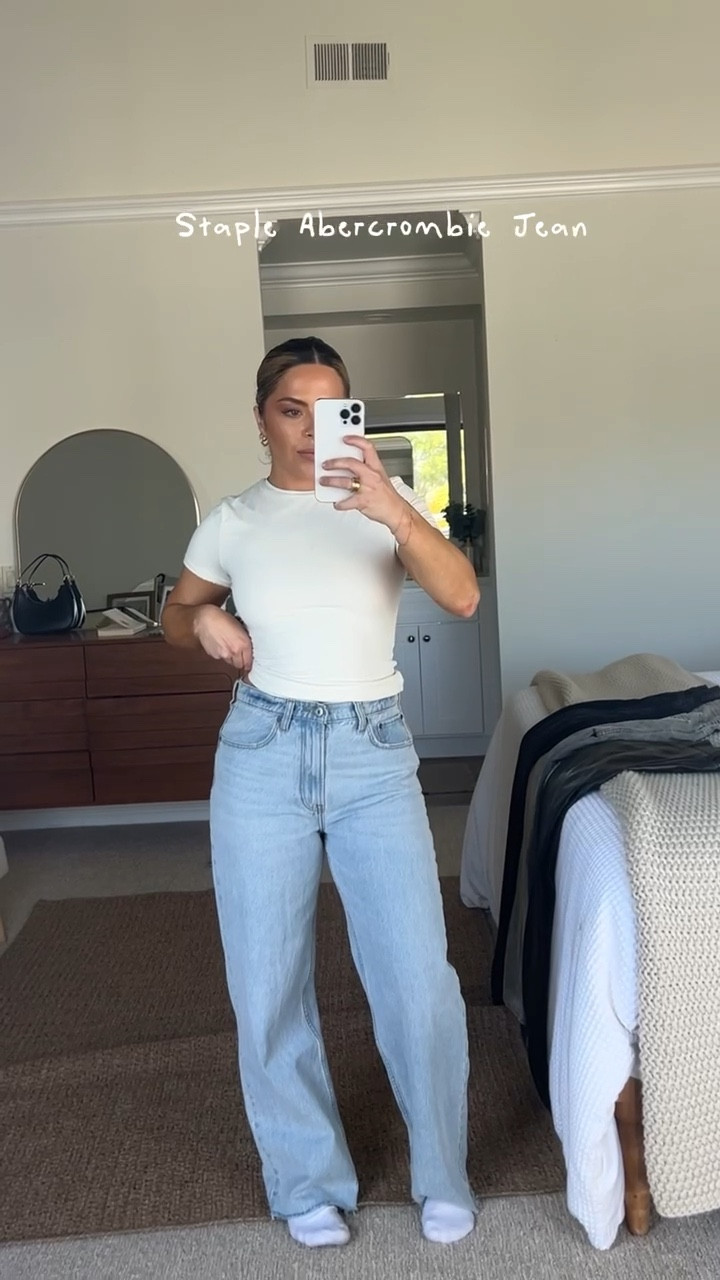 These jeans are so flattering. The perfect fit and can dress up or down!

#LTKStyleTip #LTKSeasonal #LTKFindsUnder100