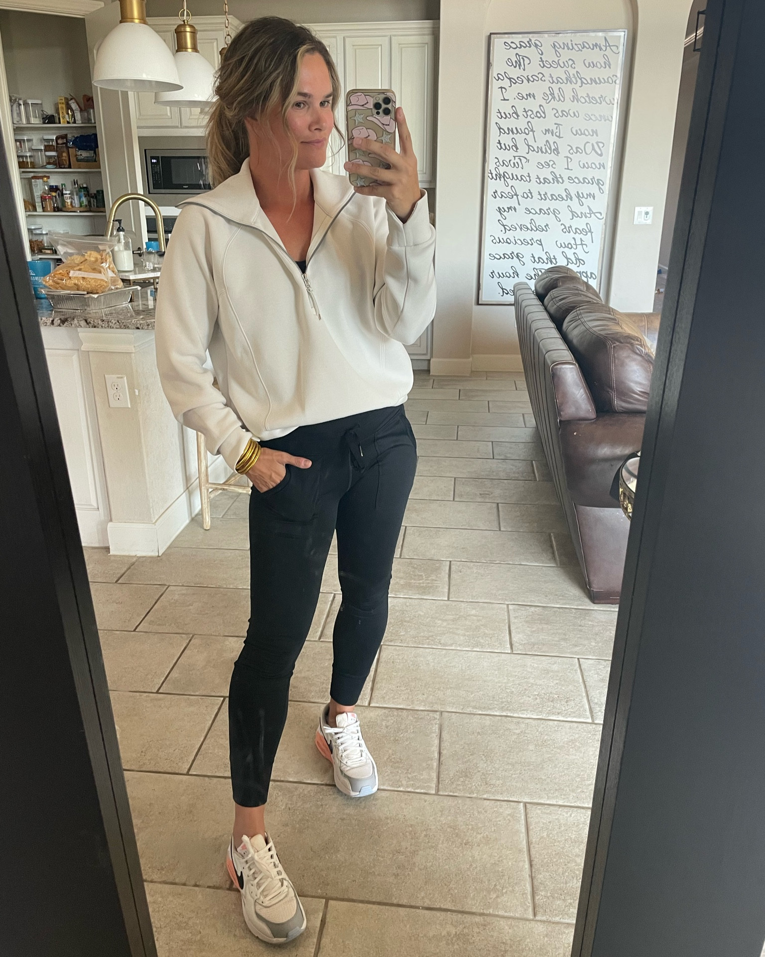 . They brought them back!!! These are so good. Between a jogger and a legging. Cuffs, pockets and come in lenghts 🙌🙌 I am wearing my normal medium and short length. So so good. 
.
#americaneagle #americaneagleoutfitters #aexme #joggers #leggings #casualoutfit #casualstyle 

#LTKSale #LTKfitness #LTKsalealert