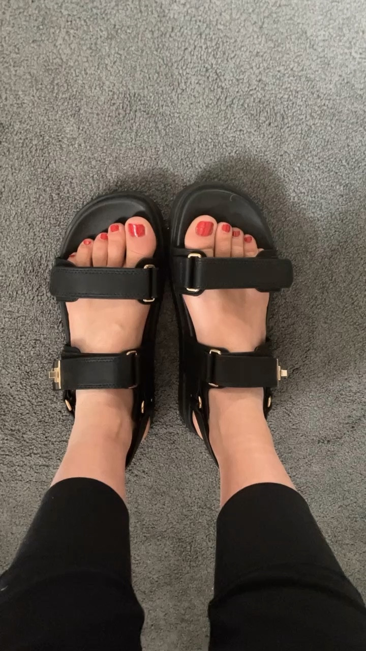 Target dupe black sandals and crazy comfy lightweight knit top! 

#LTKfindsunder50