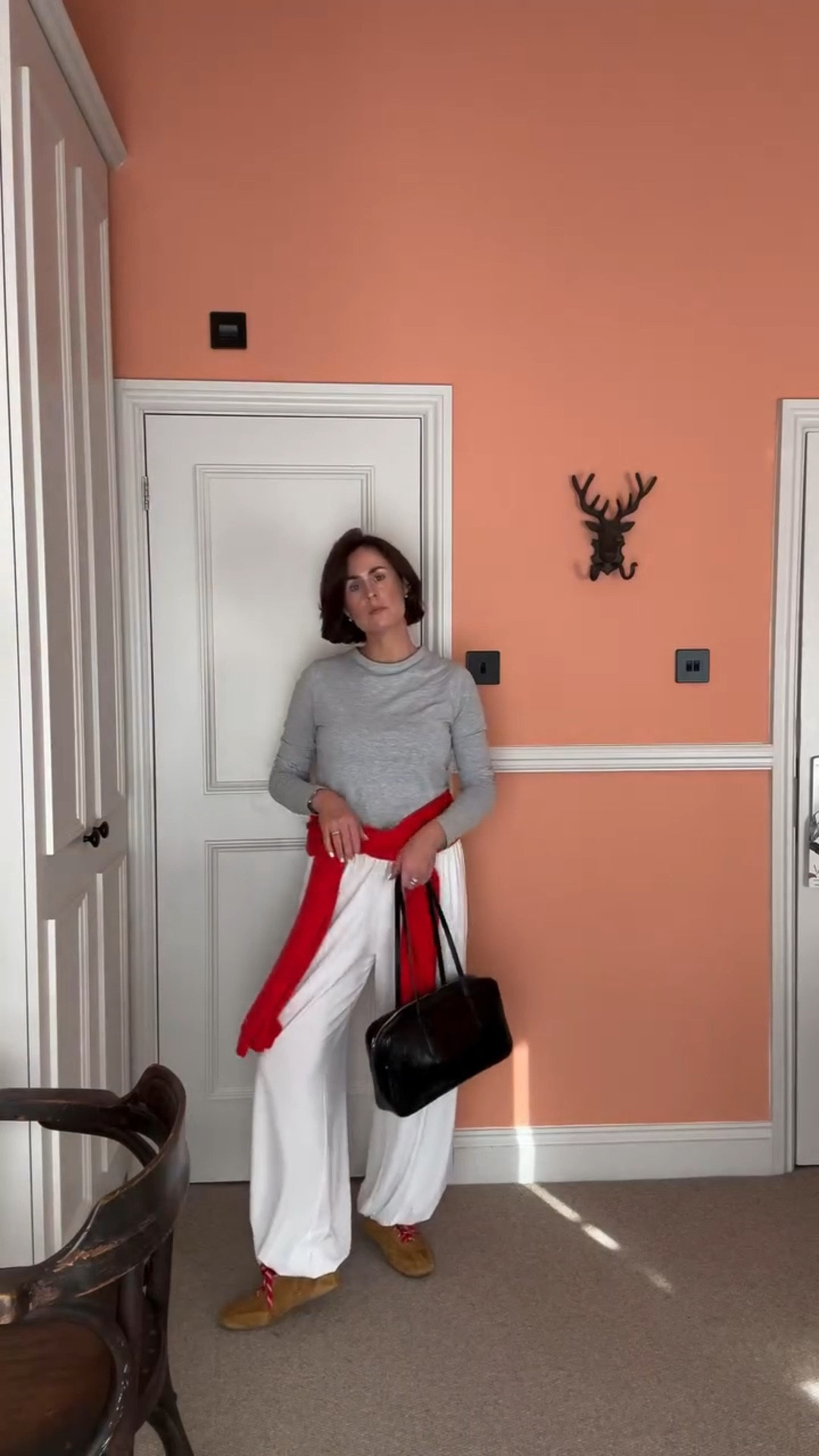 I have lived in these trousers in grey & black throughout the winter and will probably do the same with the white 🤍

Weekday balloon pants, wardrobe on repeat, everyday outfits for women over 40, pop of red, throw on jacket, Scandi fashion