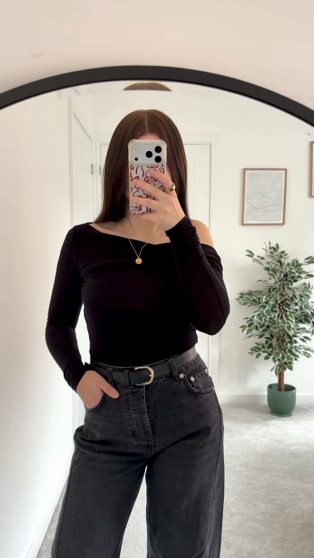 Festive Pub Trip Night Out Outfit 🖤✨

• Christmas outfits Asymmetric off the shoulder top black barrel jeans jeans and a nice top high waisted jeans petite style Christmas Day outfit date night outfit party uk •

#LTKpartywear #LTKdatenight #LTKfestive
