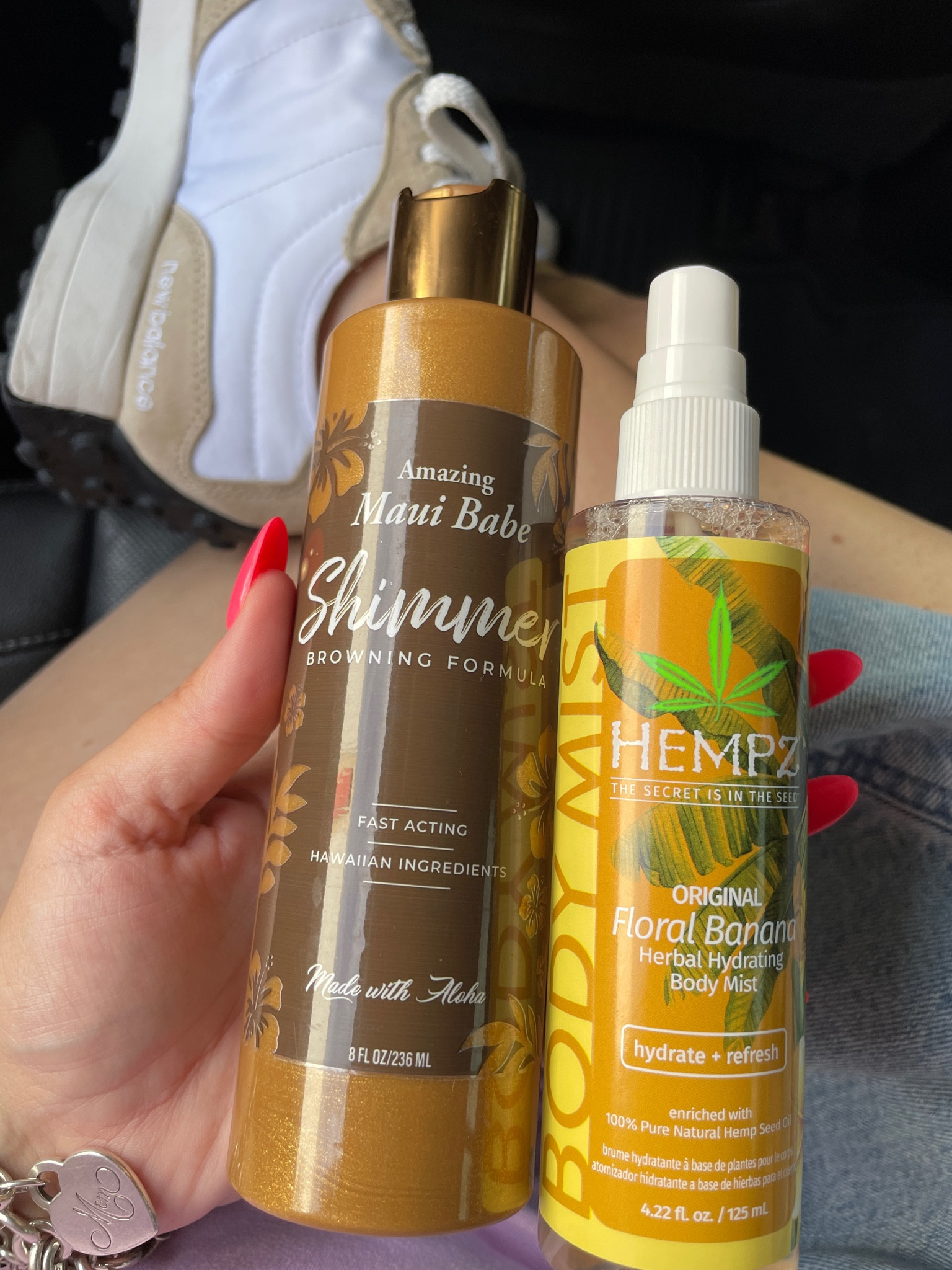 This body mist smells just like Summer, think of Hawaiian tropic 😍

And this gold shimmer bronzer is soo pretty! Linked the brush I use too😍