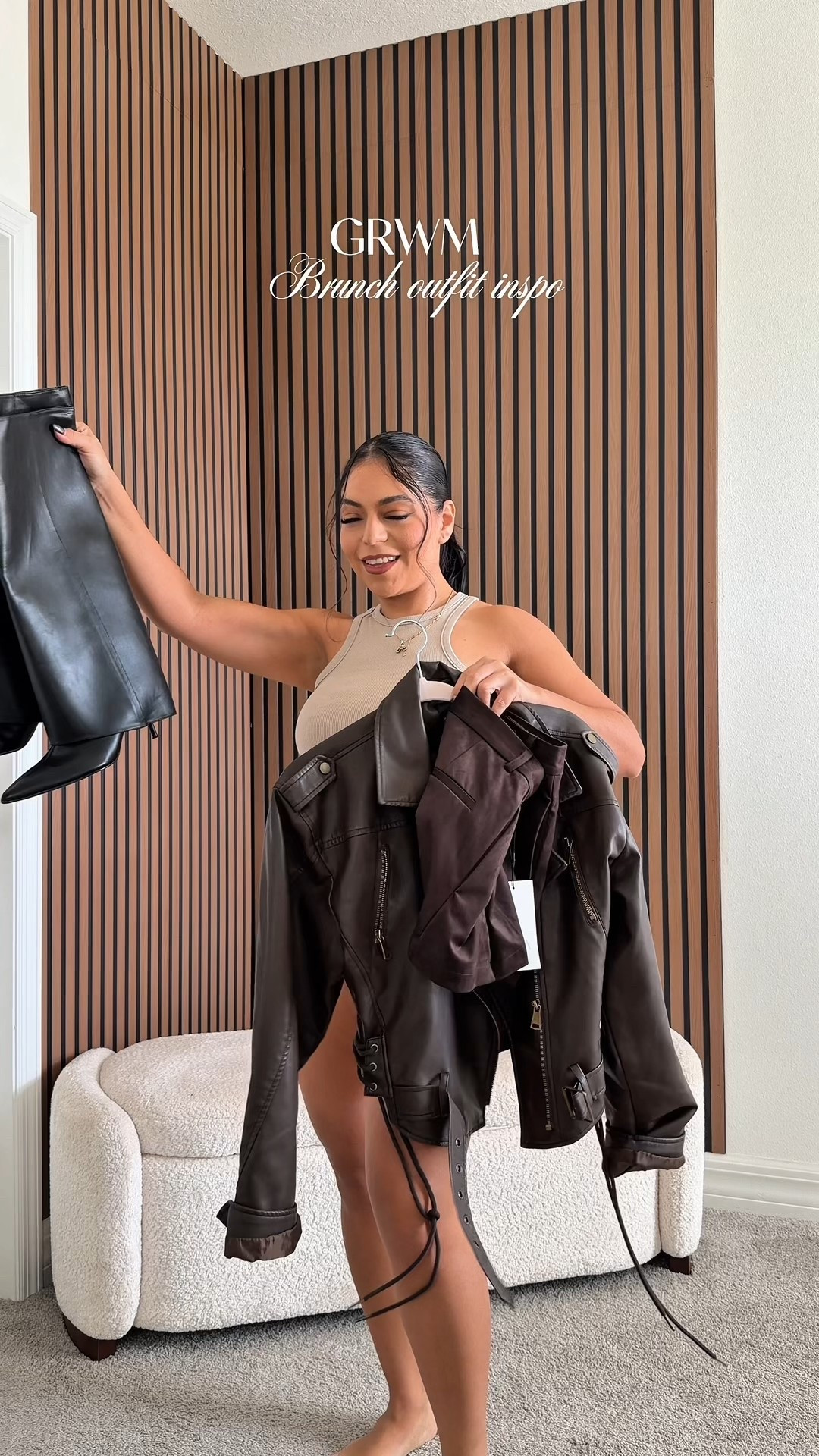 The new collection from Zara for the season is 🔥 
Search on their web for mi pieces 
Top: ASYMMETRIC HALTER TOP
BROWN / TAUPE - REF. 4772/137
Shorts: PLEATED BUTTON SHORTS
BROWN - REF. 6929/523