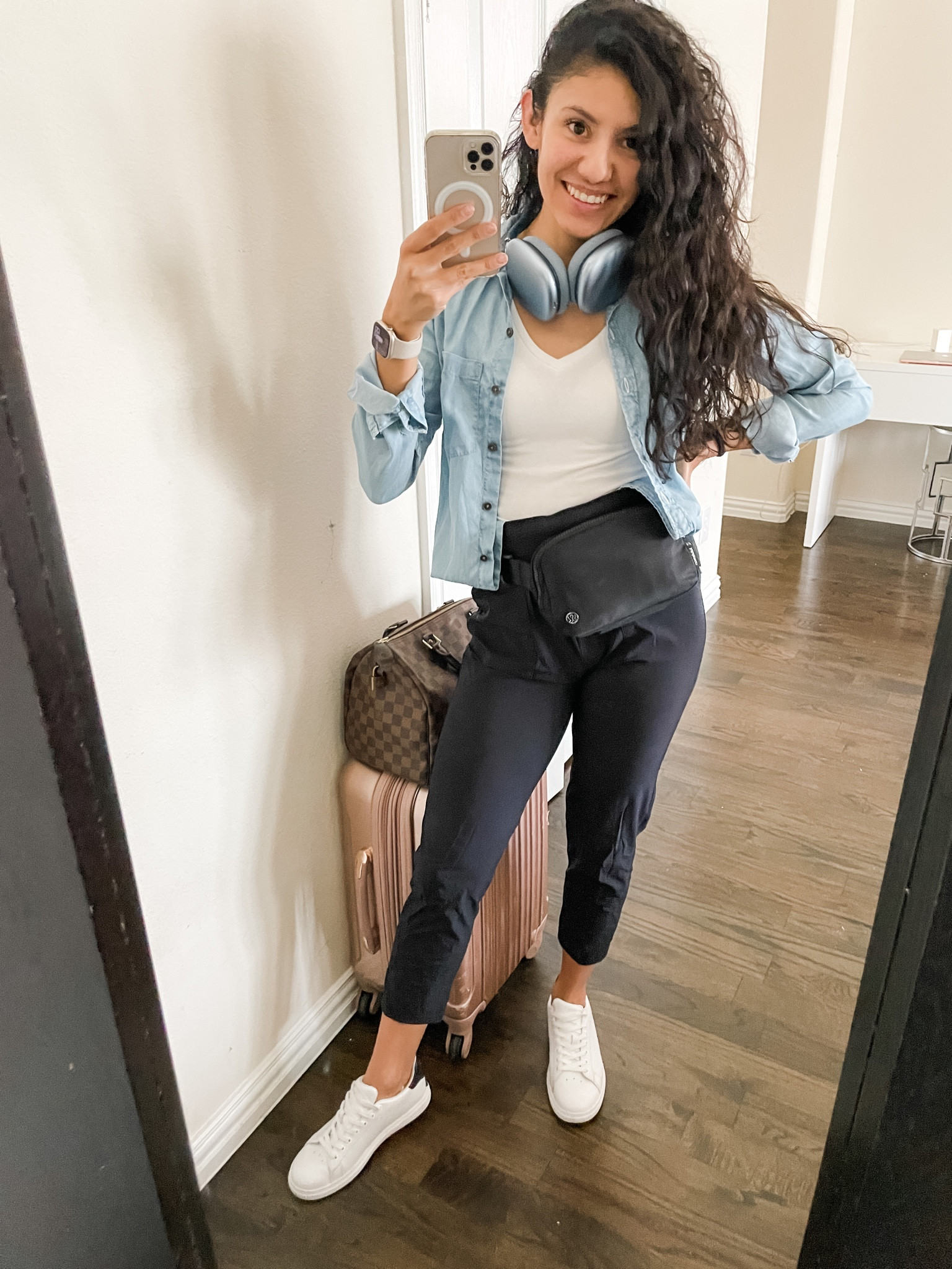 I always like to be comfy when traveling ✈️

#Traveloutfit 

#LTKstyletip #LTKtravel #LTKFind