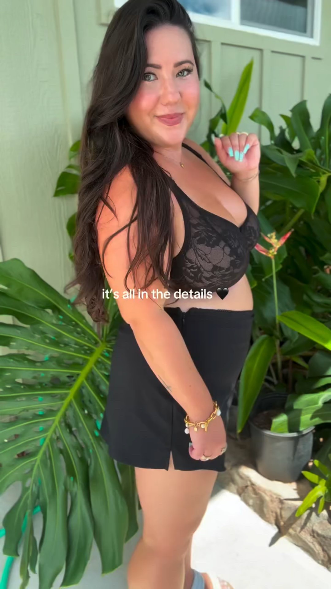 A forever favorite @glamorisebras ! 🖤

I’m wearing the Front Closure Lacey T-Back WonderWire Bra in Black (size 36DD for reference)

🔗Shop at glamorise.com

#glamorisebras #midsizefashion #glamorise
