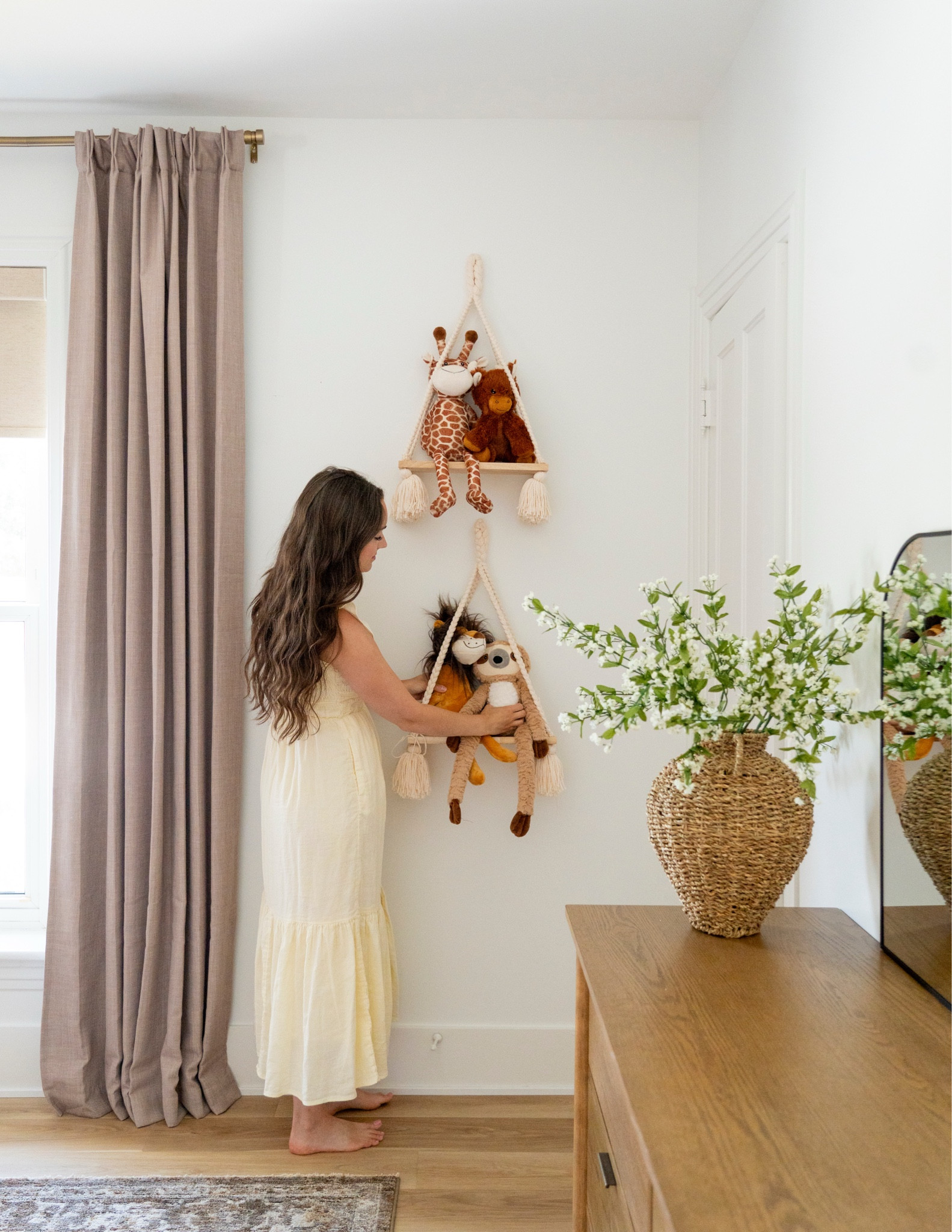 I loved decorating this little Airbnb kids corner — modern & minimal, but still wanted it to feel kid-friendly! 

#Airbnbhome