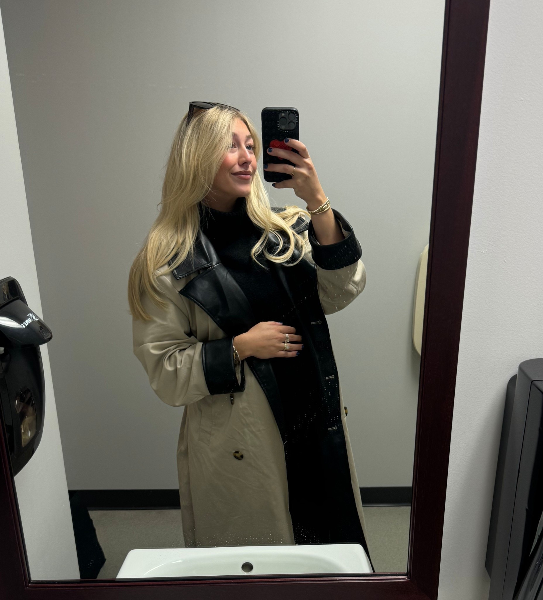 The best leather lined trench coat!! This coat is so lightweight I am obsessed. 

Wearing a medium. Definitely could’ve done the small

#LTKWorkwear #LTKTravel