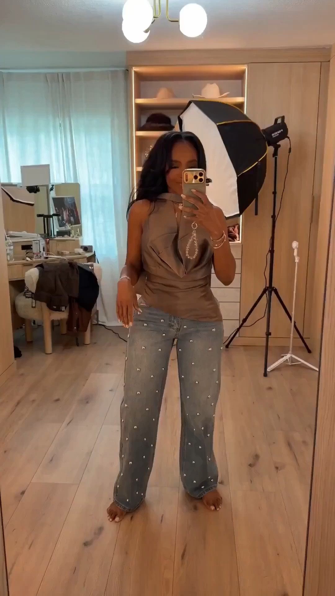 Scroll to shop! Easy denim outfit for spring. Great for brunch with the girls  @prettylittlething 

Measurements: 5'4", 138 lbs, 34D bust, 27" waist, 40" hips

L

#LTKootd