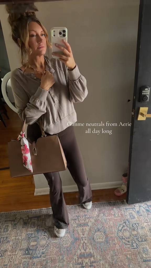 
Neutral girlies get it. 🤎
Give me soft Aerie layers, comfy flares, and a good brown bag and I’m happy all day

@Aerie understood the assignment 

#LTKgrwm #LTKTall #LTKootd
