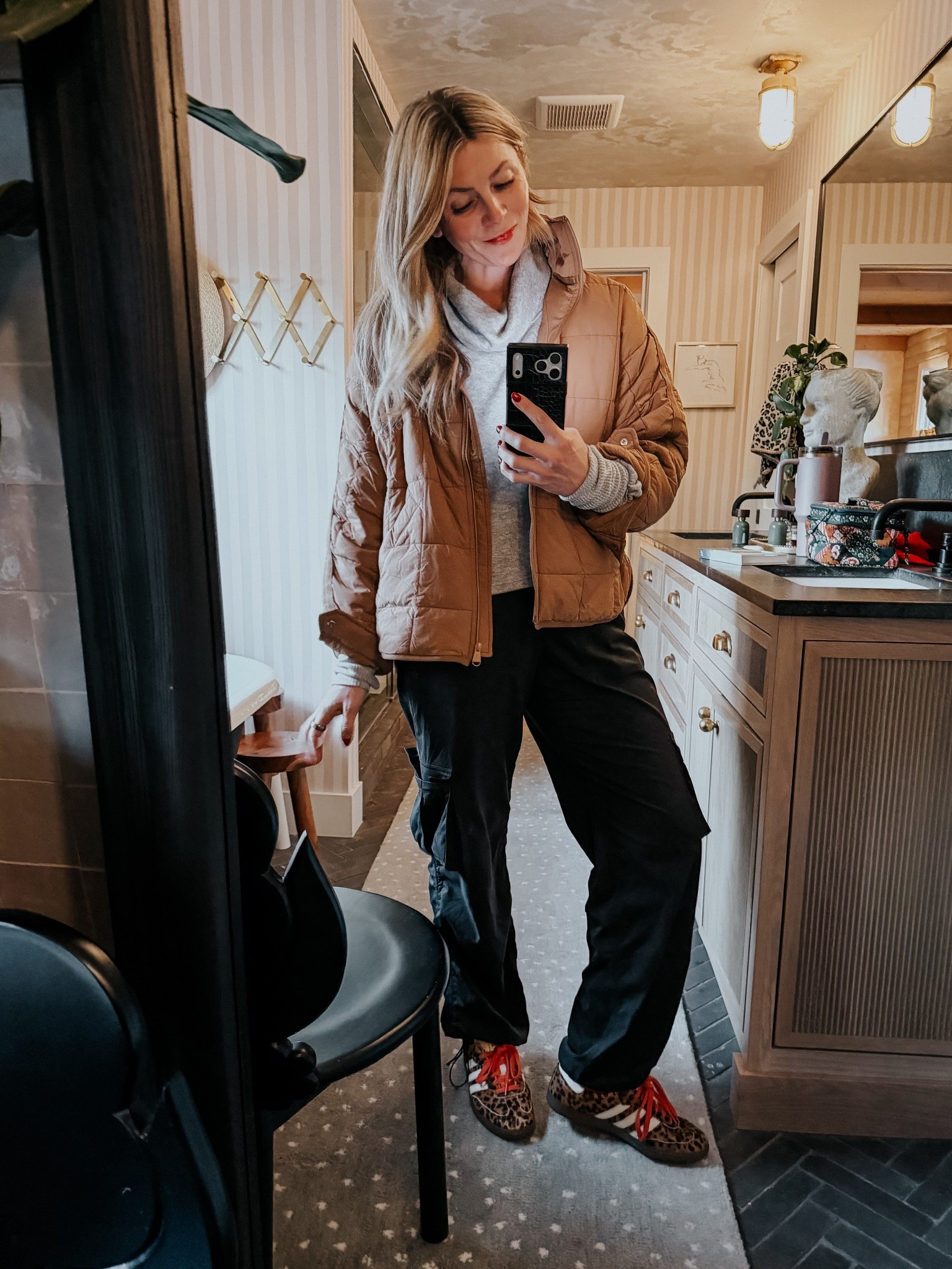 •gray top I sized up to medium
•jacket in medium
•pants true to size small 