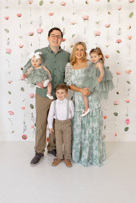 Easter family outfits, easter outfits, kids Easter outfit, baby Easter outfit, boy Easter outfit, girl Easter outfit, men’s easter outfit, women’s Easter outfit, spring family photo outfits, family photo outfits, spring family picture outfits, family picture outfits, family outfits, family coordinating outfits, spring outfits 

#easteroutfits #familyeasteroutfits #springfamilyphotooutfits #springfamilypictureoutfits #springfamilypictures

📷: @steph.fotino

#LTKbaby #LTKfamily #LTKSeasonal