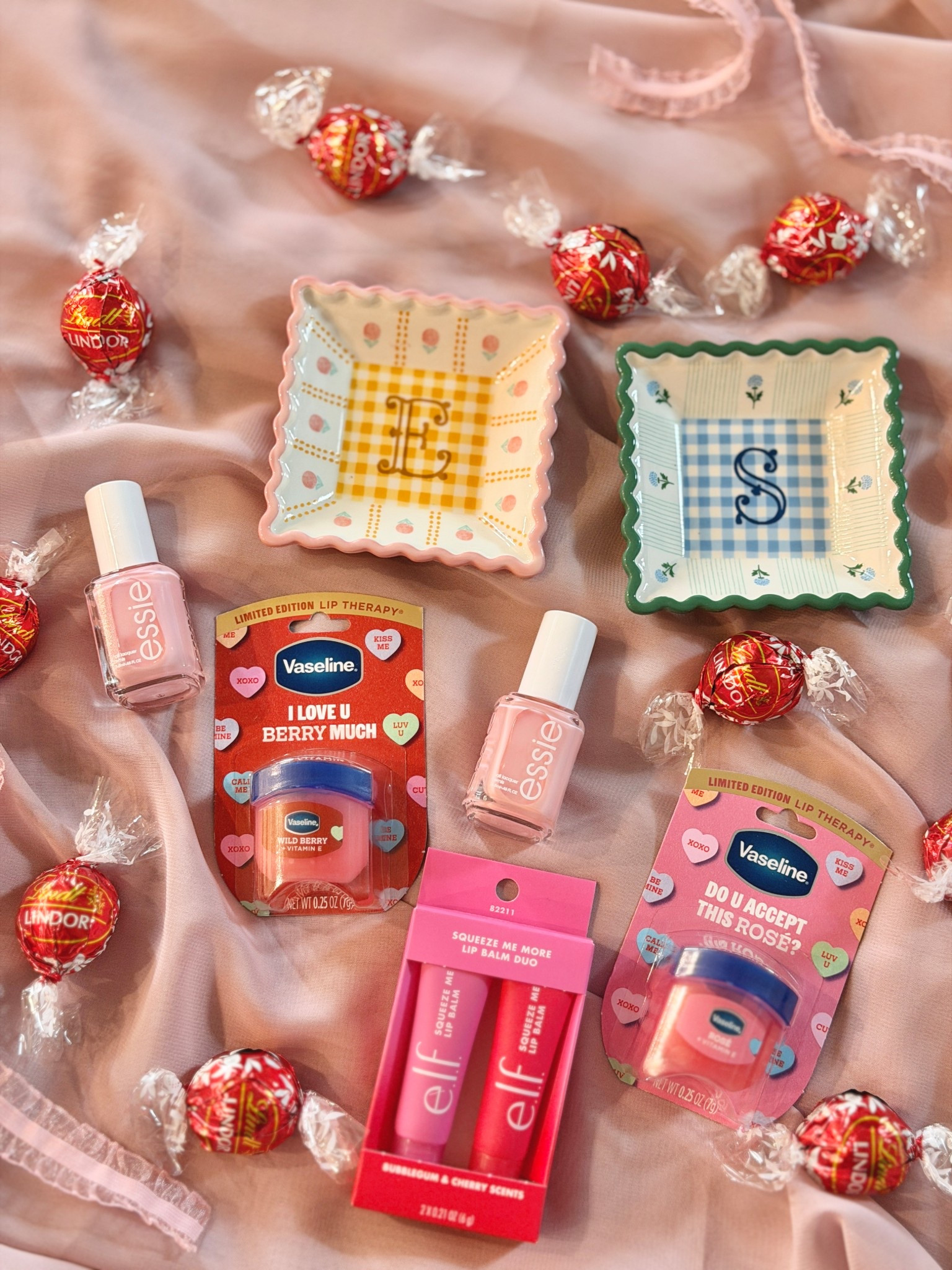 Valentine’s Day Gift for friends or teachers 💖
All is from Target except the trays! Those are from Anthropologie 🥰

#LTKValentine