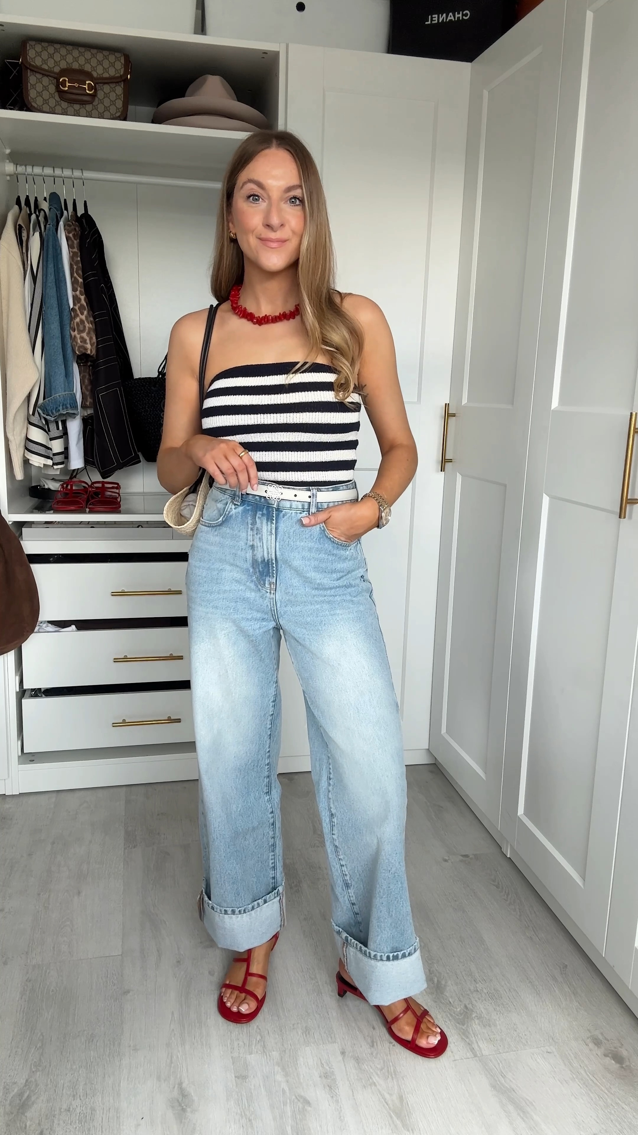 A summer evening outfit with jeans & a tube top.

Top: XS
Jeans: 8R (then turned up)

Exact necklace is Zara 


#LTKsummer #LTKstyletip #LTKsale