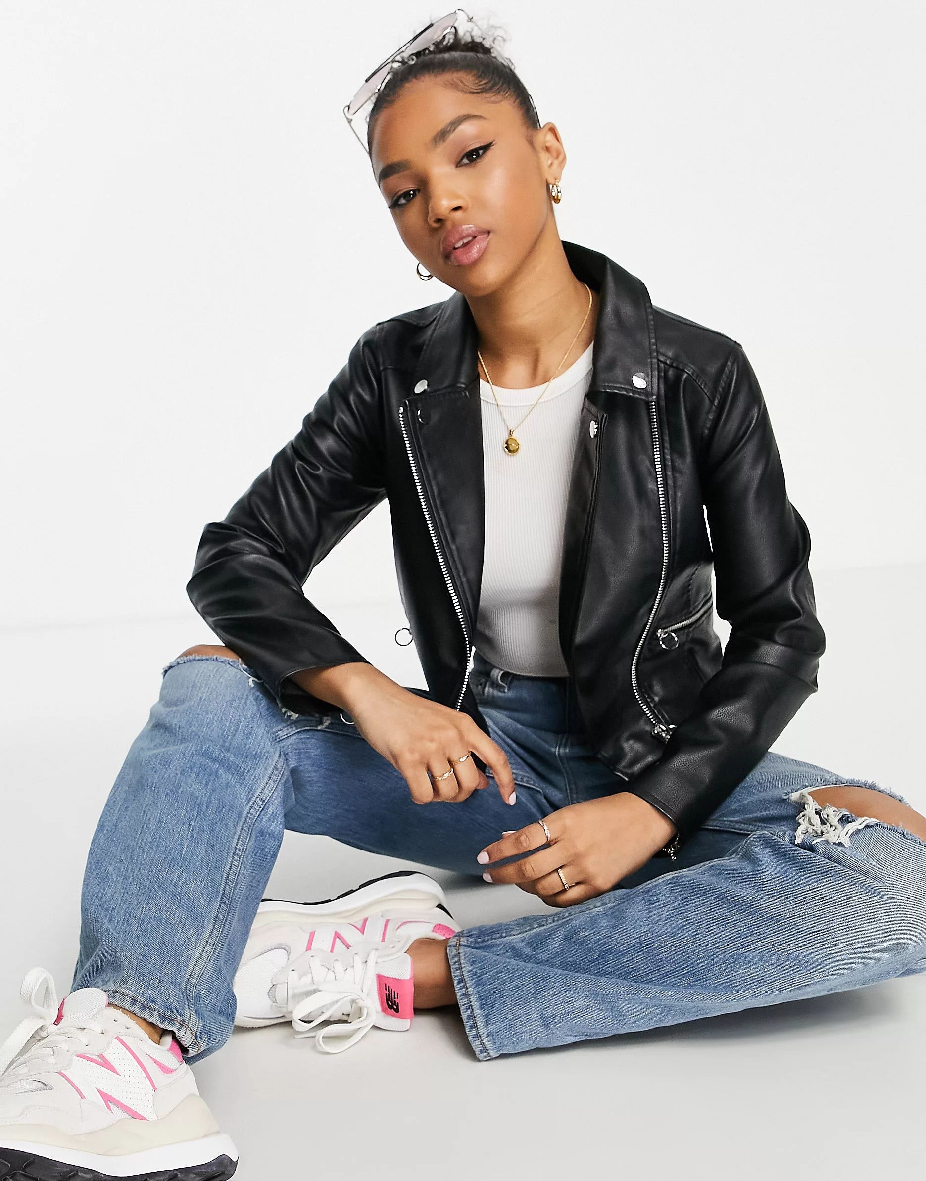 Miss Selfridge – Schwarze Bikerjacke aus Kunstleder | ASOS (Global)