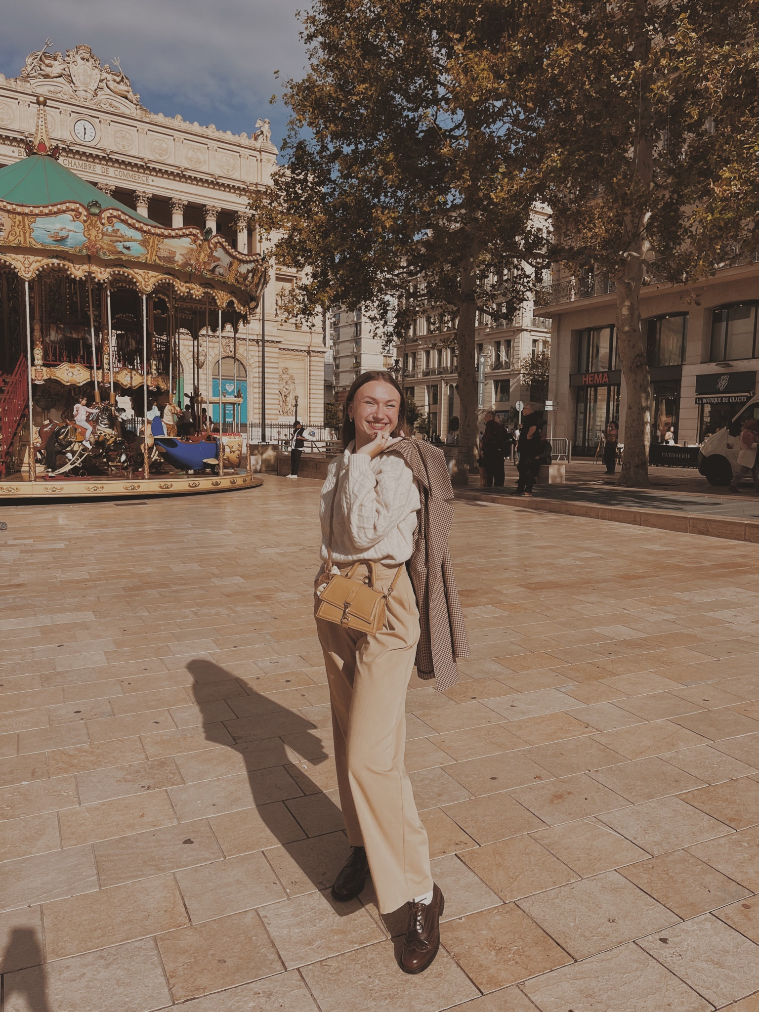 Crème cable knit sweater 
White shirt with ruffles 
Brown and beige checkered blazer
Beige trousers with cross waistband 
Brown brogues
Beige bag

Light academia 
Light academia outfit 
Light academia style 
Light academia aesthetic 
Neutral outfit 
Autumn outfit 
Autumn fashion 
Autumn fashion inspo

#LTKGiftGuide #LTKSeasonal #LTKFindsUnder50