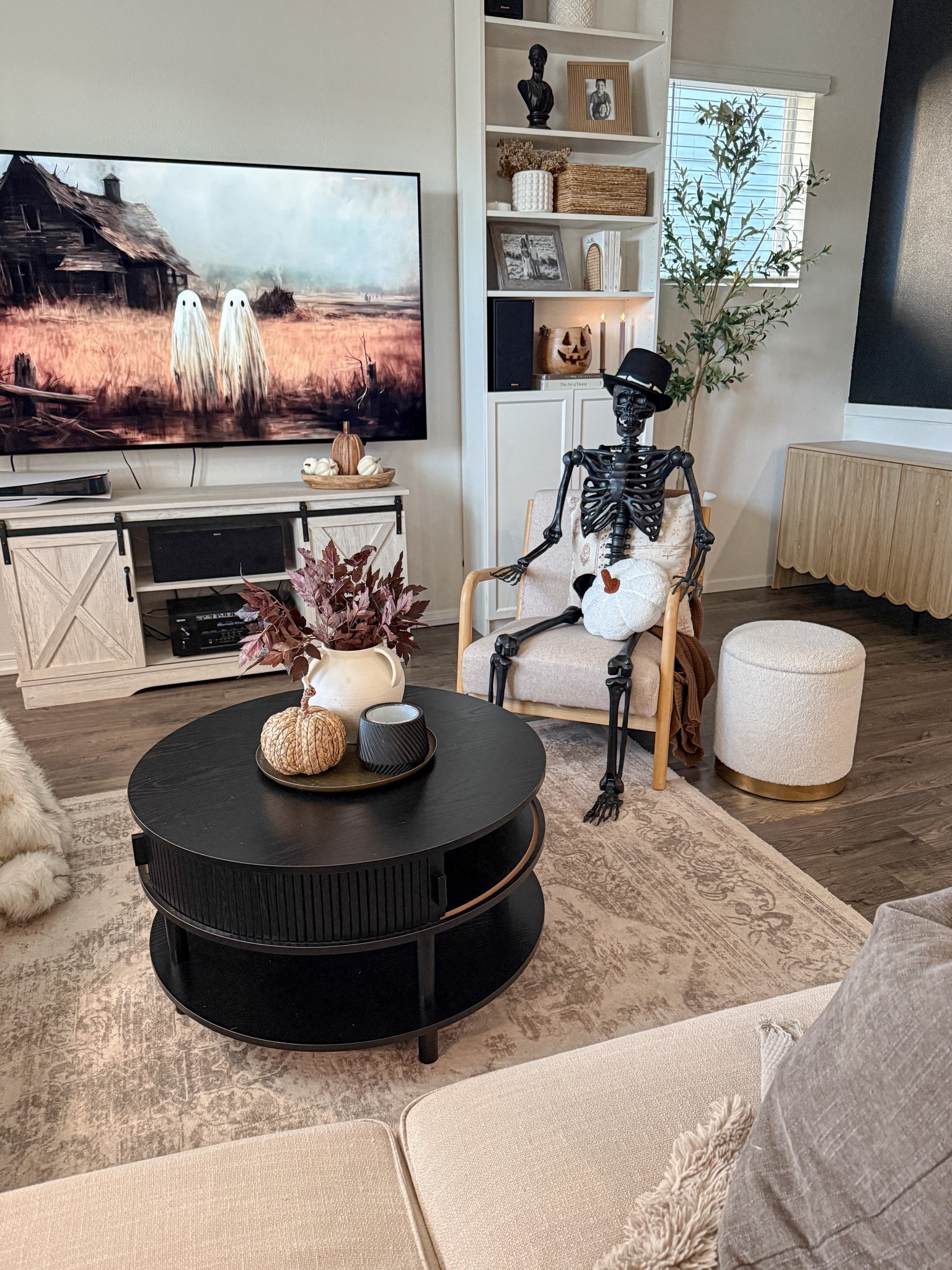 Black skeleton 💀 

#halloweendecor #skeleton #homedecor 

#LTKHalloween #LTKSeasonal