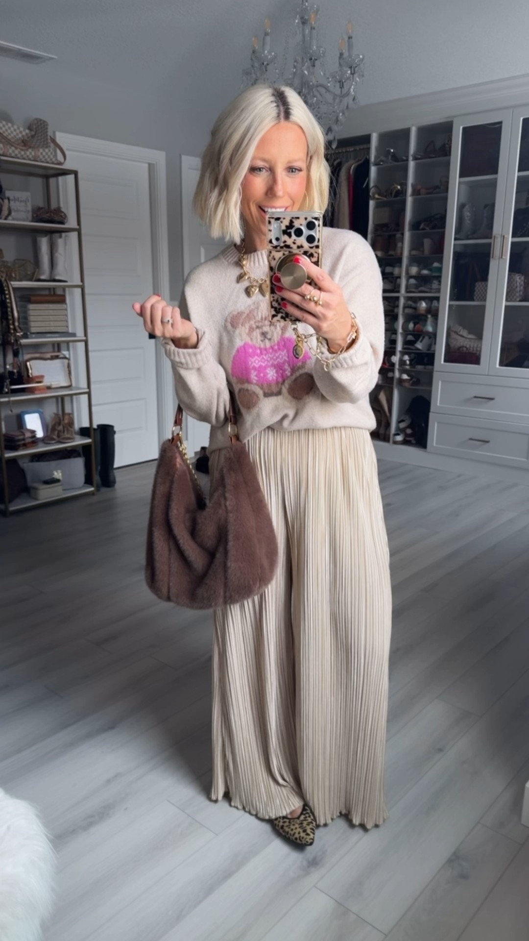 I just got the most adorable sweaters!!! I’m loving this trend and they are soooo soft!!
⬇️⬇️⬇️
Sweaters size medium (small would have been fine - runs roomy)
Gold pants size medium 



#LTKSaleAlert #LTKFindsUnder100 #LTKFindsUnder50