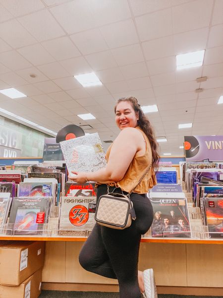 Got a crush on vinyl! 💿😍 It was my first time going vinyl shopping at Barnes & Noble last month and had the best time! 🛍 I was so overwhelmed with my choices and wanted to buy them all. 💸 I did end up buying one and it was such a nostalgic album for me. ✨ It was my fave album in high school and so glad I own it on vinyl. 🎶 I now can listen to Paramore’s Riot! album on one of my fave mediums now. 🧡 What was your favorite album on high school? 🤔