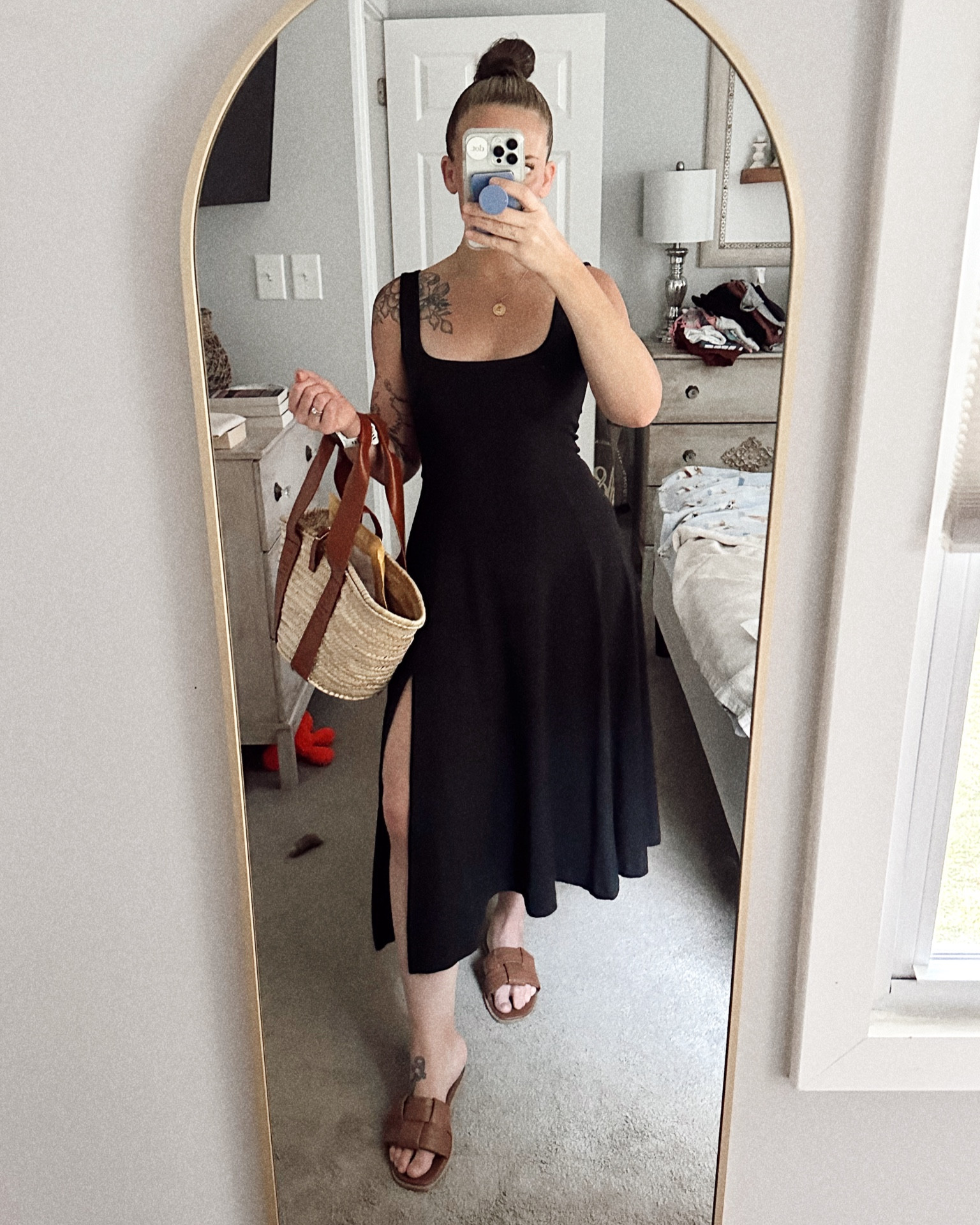 Rooms a mess. Life’s a mess. But my outfit? On point. I will post about this dress until the day I dıe 😁 
(A couple different variations for purse and shoes!)