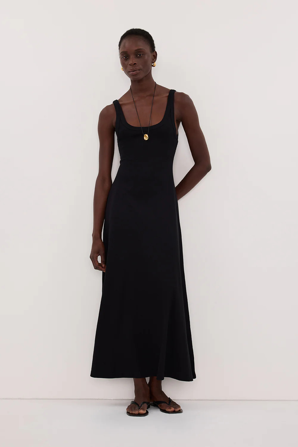 PHOEBE BLACK SCOOP NECK DRESS | DISSH