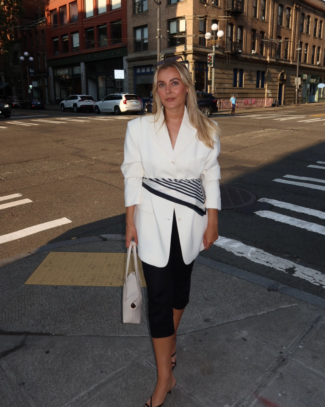 Yesterdays outfit 🤍

#frejanyc #frejanycbag #dissh #disshblazef #mango #reformation 