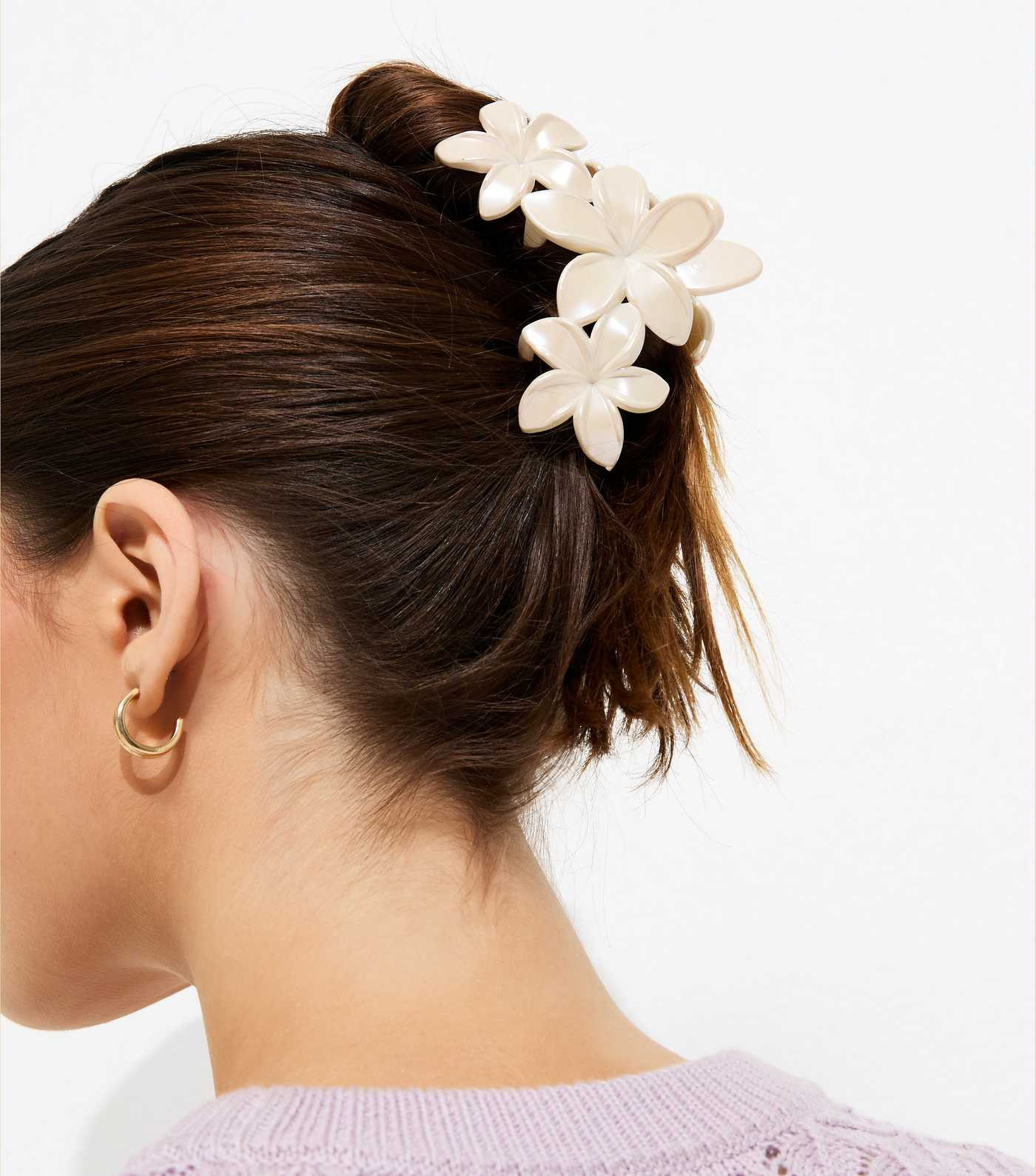 Cream Tropical Flower Cluster Hair Claw Clip | New Look | New Look (UK)