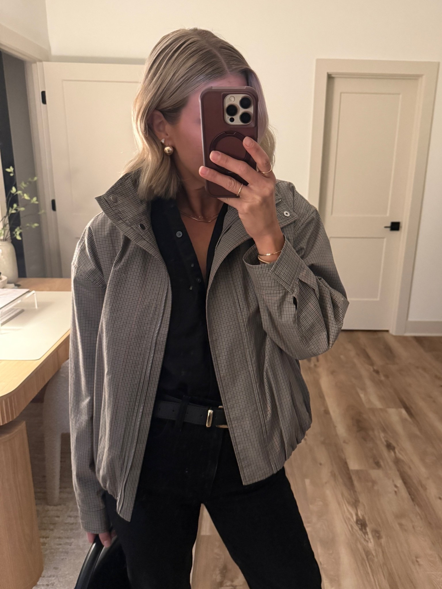Wearing 6 button-up shirt, 26/reg jeans, XS jacket, small belt, heels tts