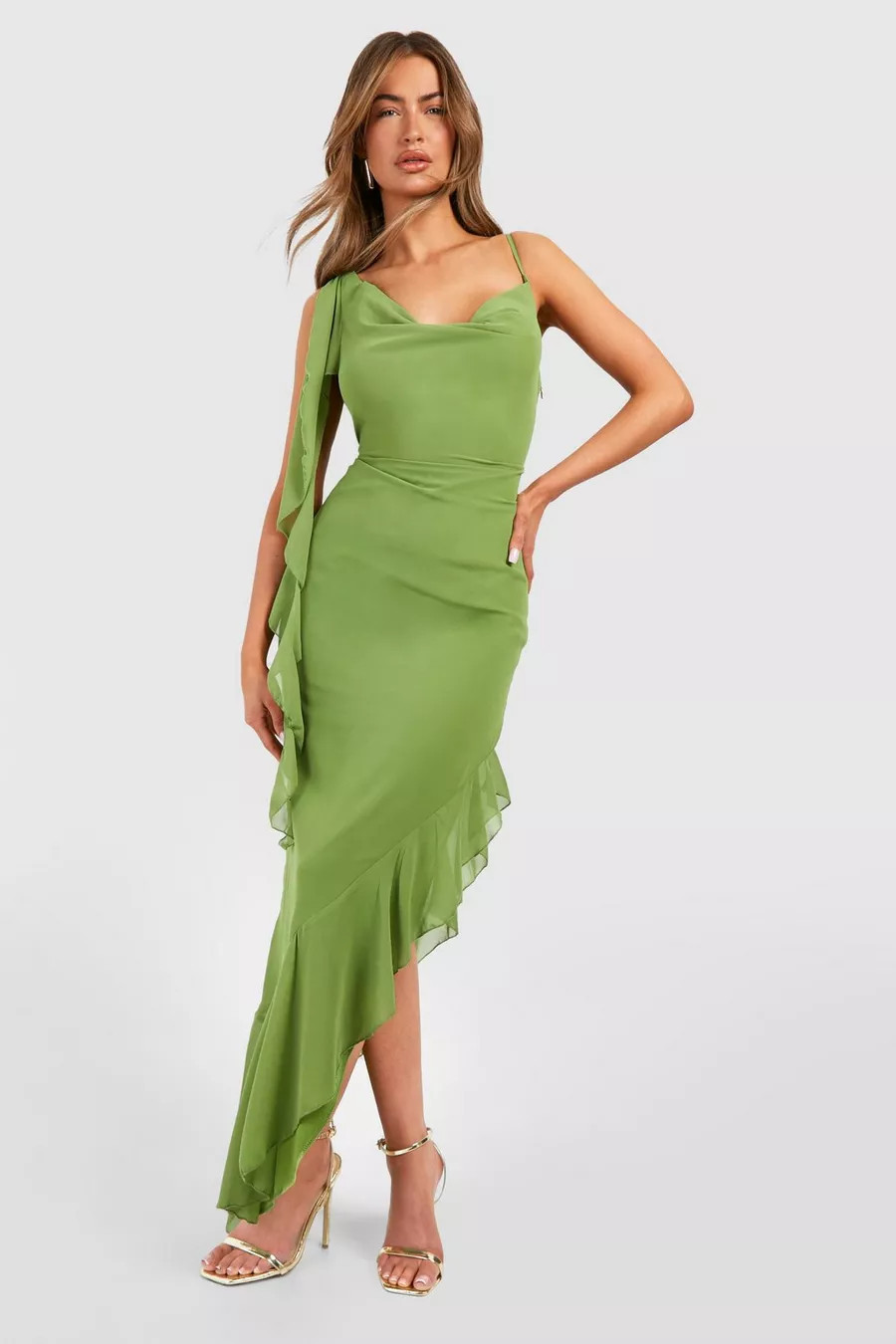 Robe longue en mousseline de soie à col bénitier | Boohoo.com (FR)