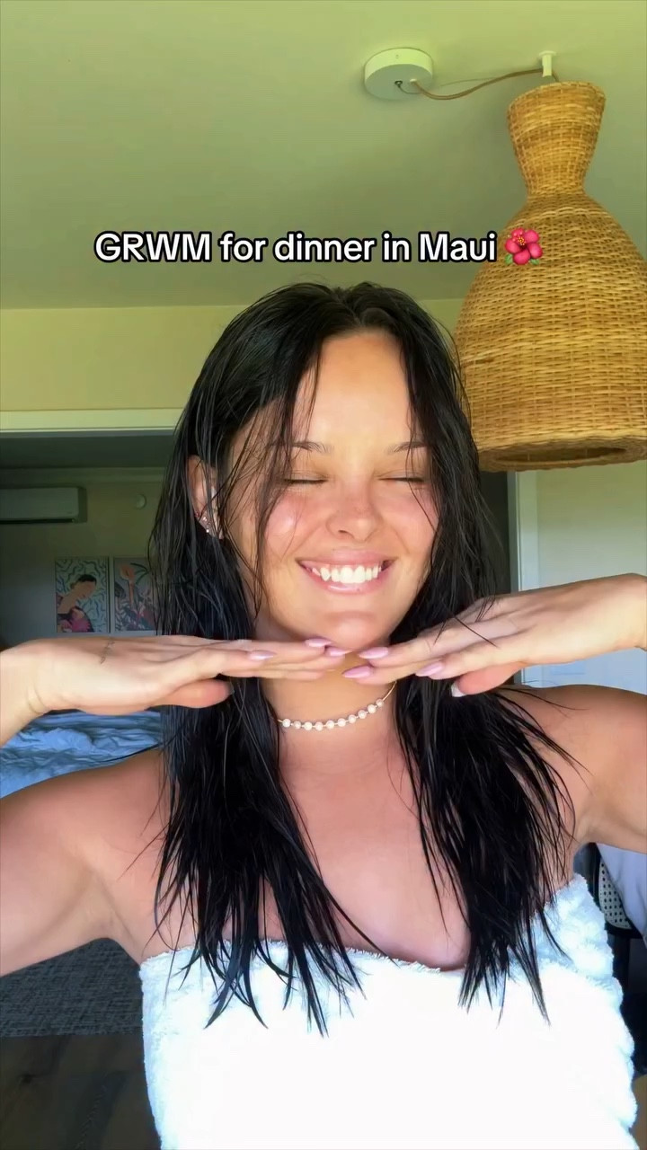 Our uber driver asked if we were sisters 🙃✨🌺🏝️

#wlw #travel #grwm