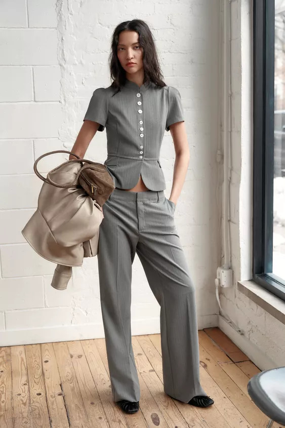 Low-rise pants with belt loops. Side pockets and false back welt pockets. Front zip, interior but... | Zara Canada