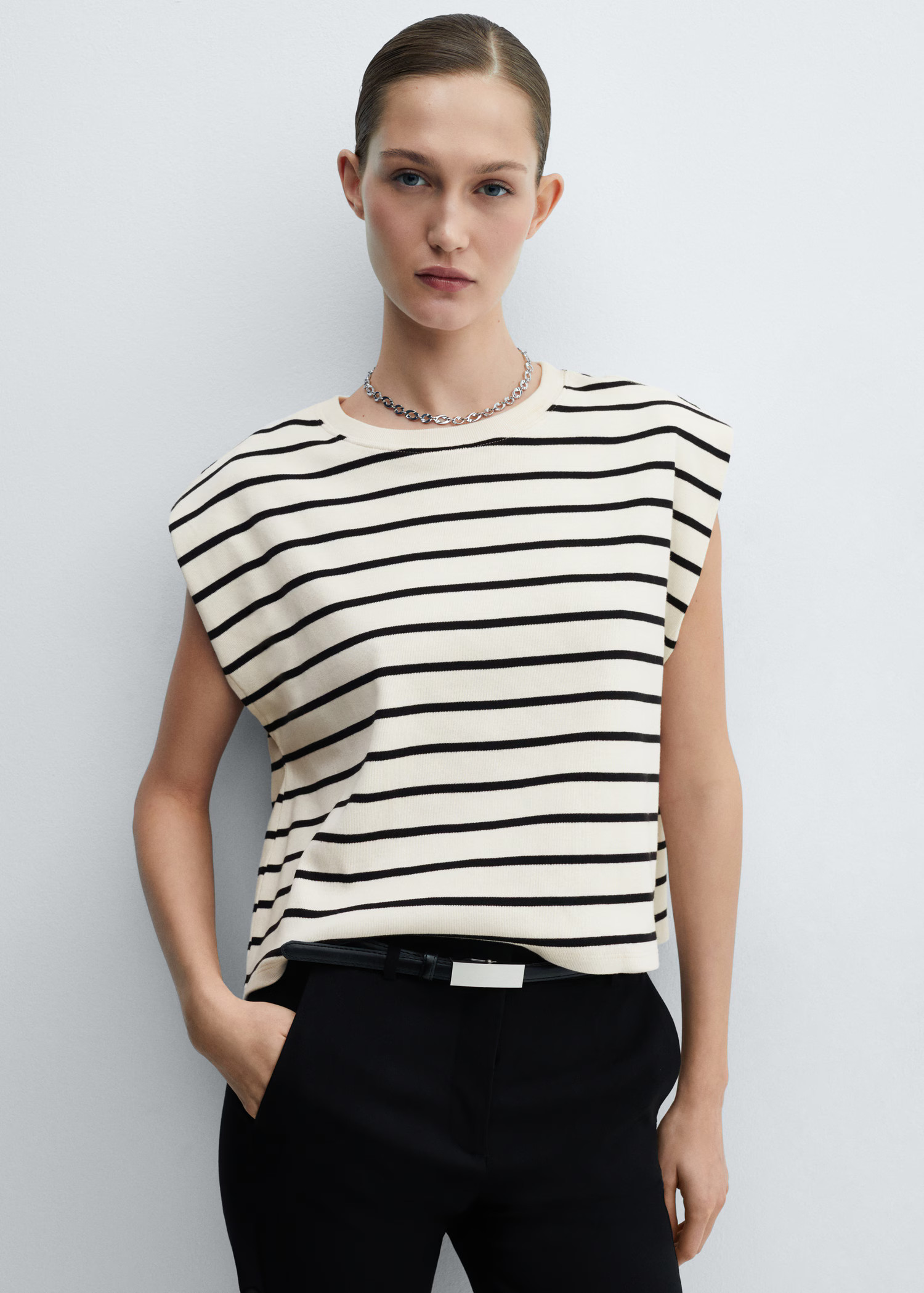 Shoulder pad stripped t-shirt | MANGO (US)