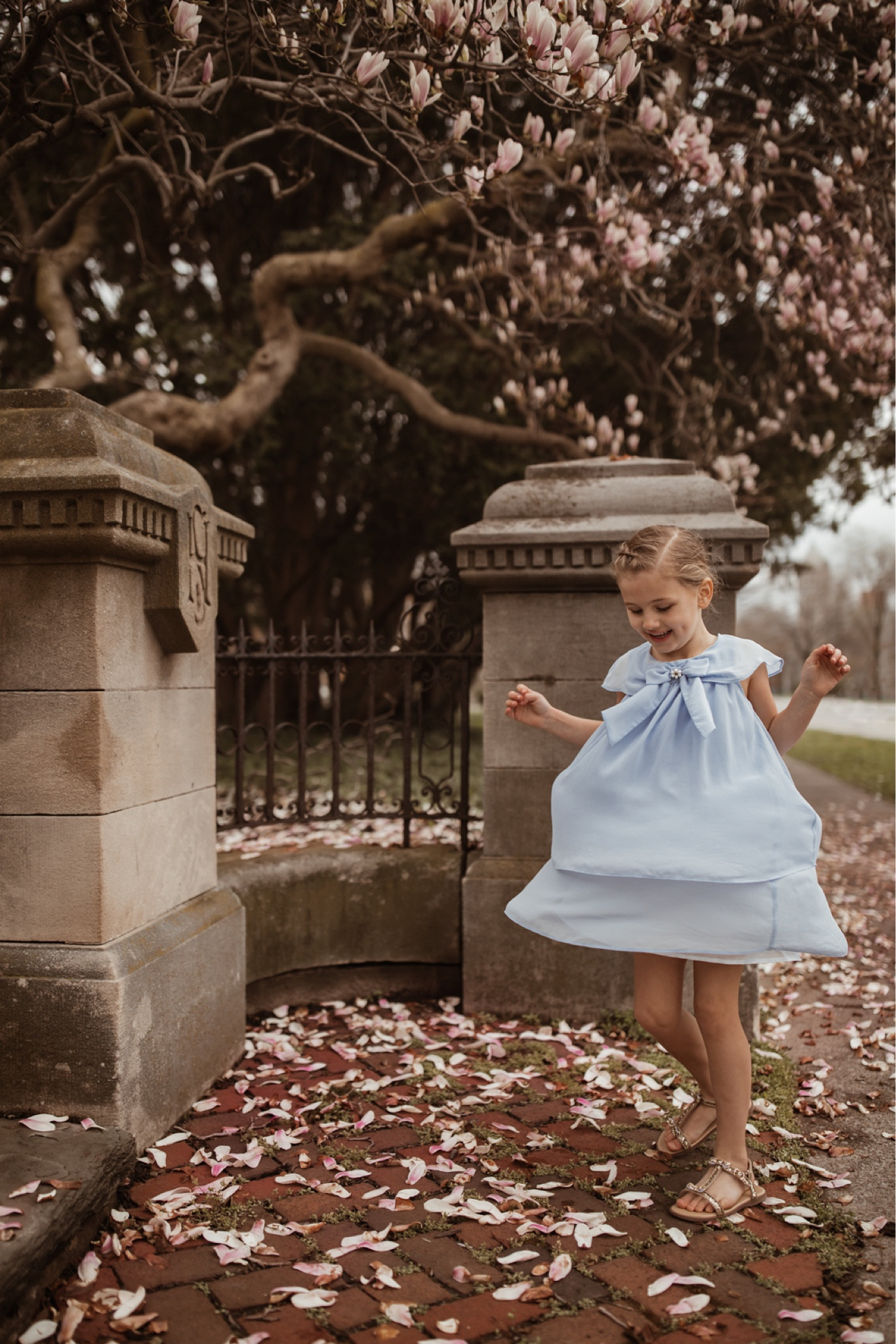 beautiful blue bow chiffon dress and gold glitter bow sandals


#ministyle #gilsfashion #outfitsforgirls

#LTKkids #LTKstyletip #LTKfamily