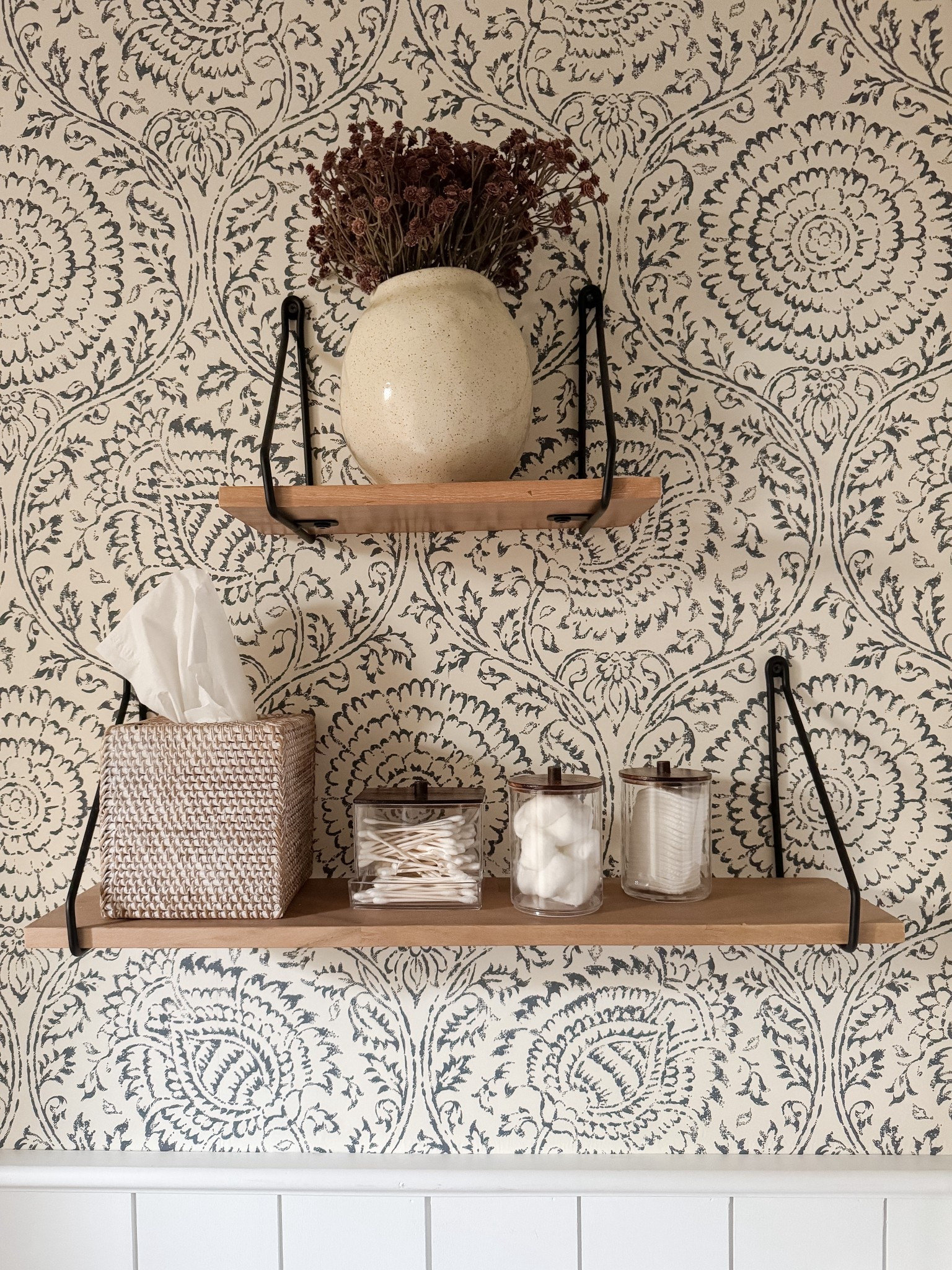 Coastal Bathroom

white tile bath, white shower curtain, wood shelves, shelves in bathroom, tava tissue holder, glass vase, brown bath mat, sherri calnan home 

 

#LTKStyleTip #LTKFindsUnder50 #LTKHome