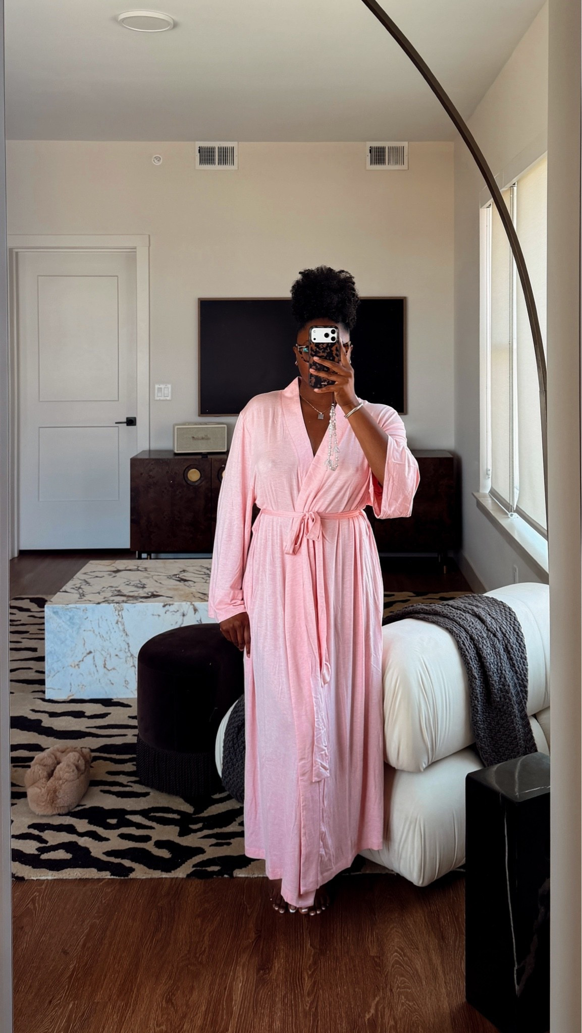 love my new modal maxi robe from victoria’s secrets. it’s so soft and lightweight on the skin, but has a heavy, luxe drapey feel to it. 10/10 my new makeup robe lol

#LTKootd